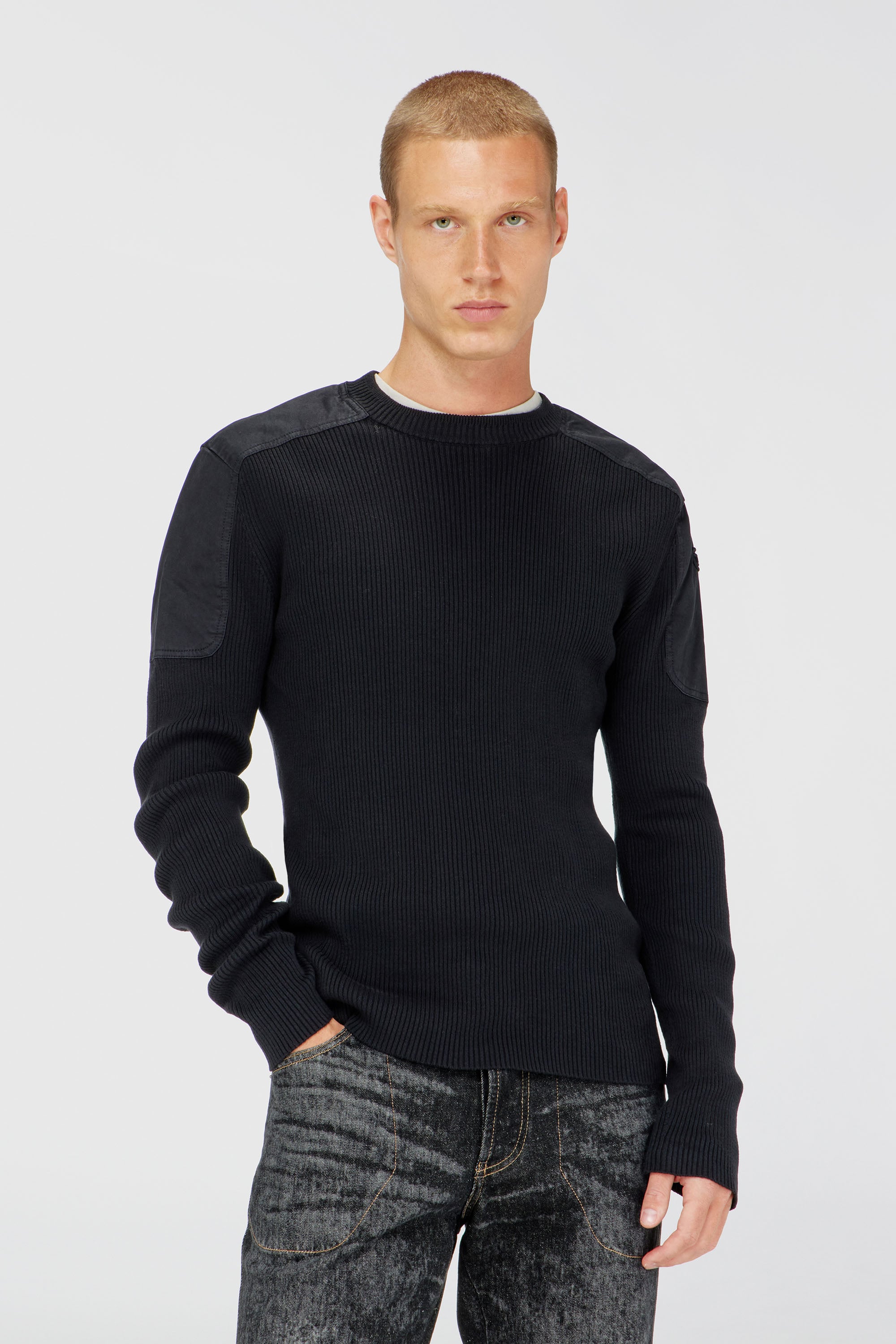 Diesel - K-MARTIN, Maglia a coste con pannelli sulle spalle Uomo in Nero - 1