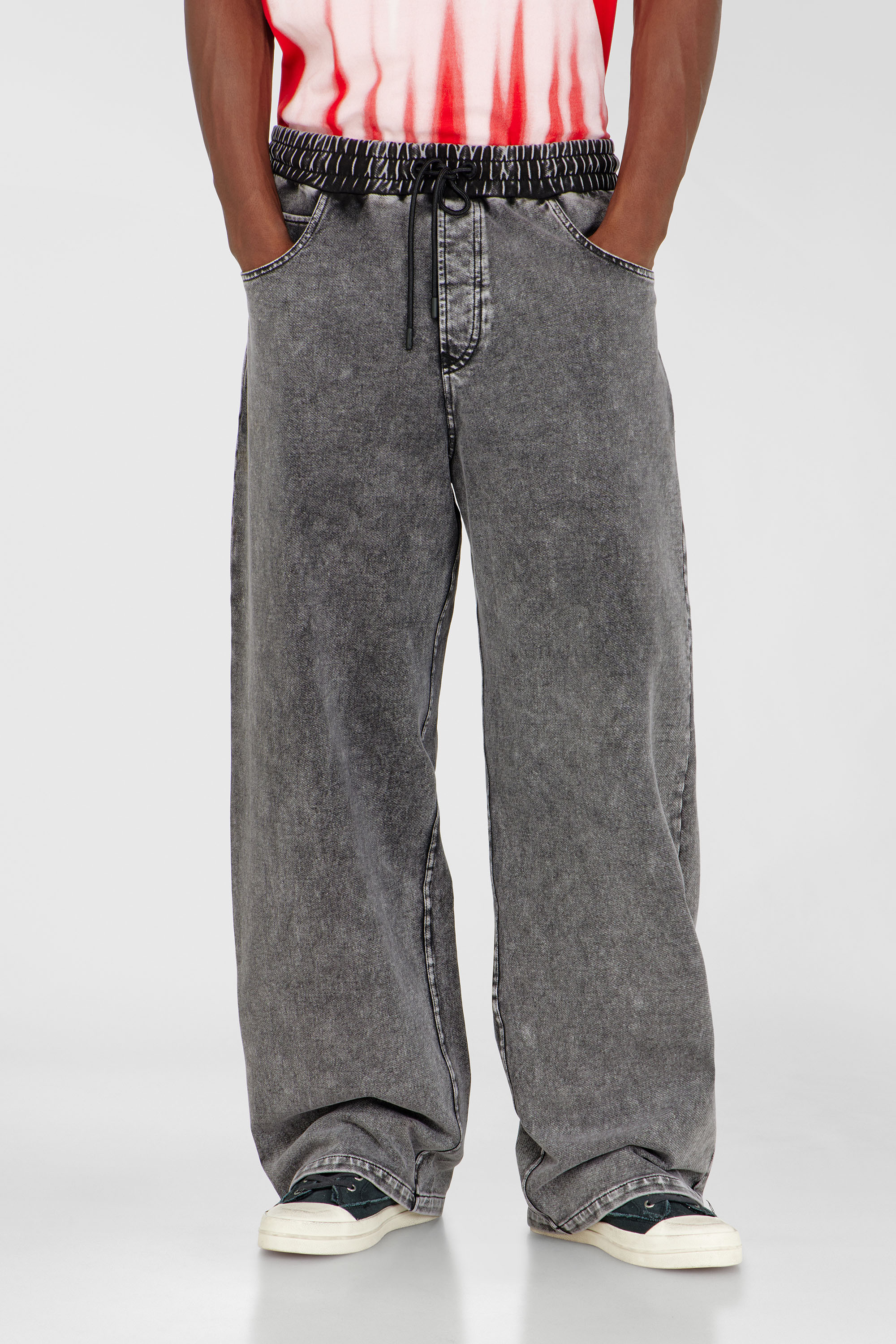 Diesel - P-STUK, Pantaloni da tuta effetto denim Uomo in Grigio - 1