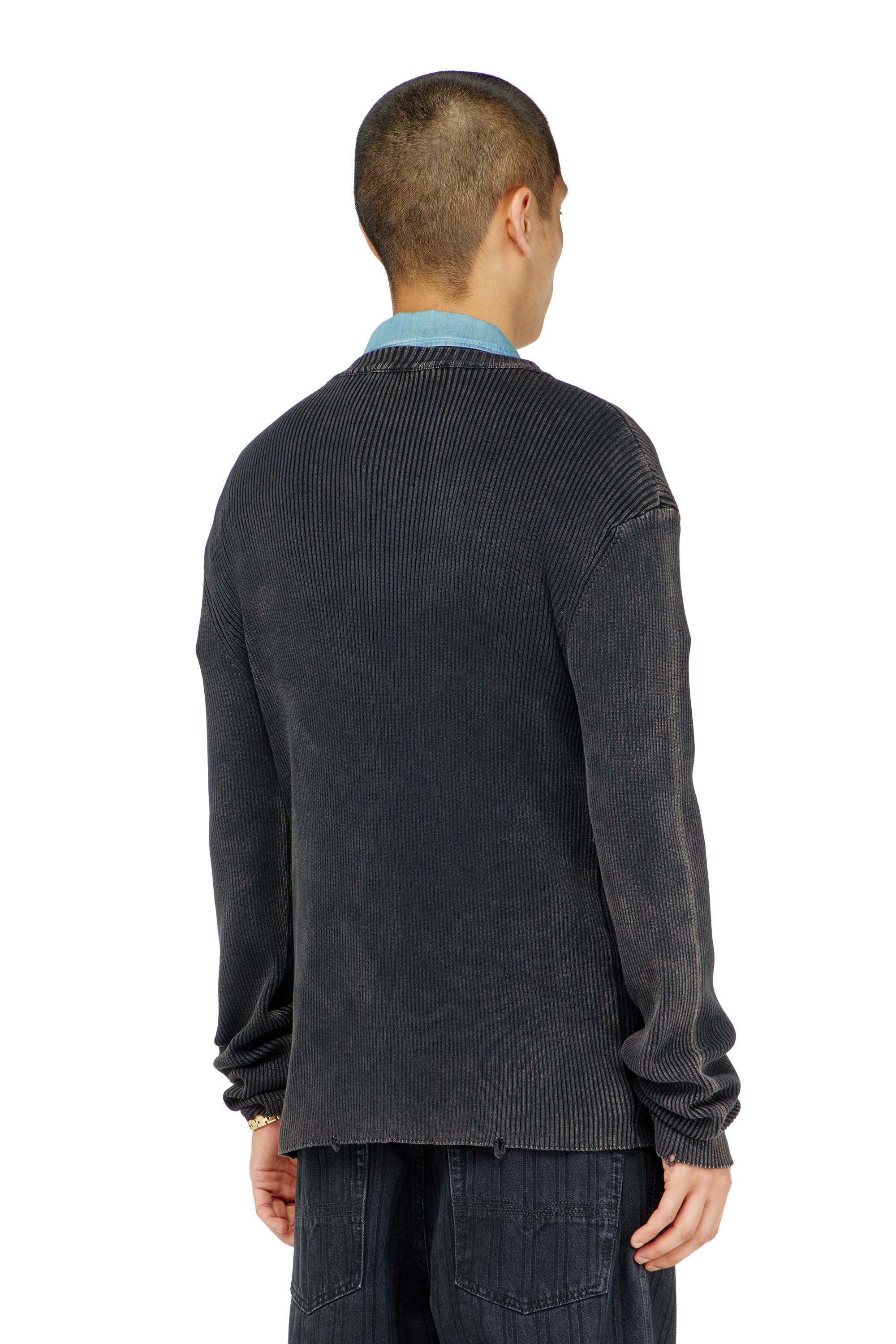 Diesel - K-DARIN-D, Maglia distressed con logo cut-out Uomo in Nero - 4