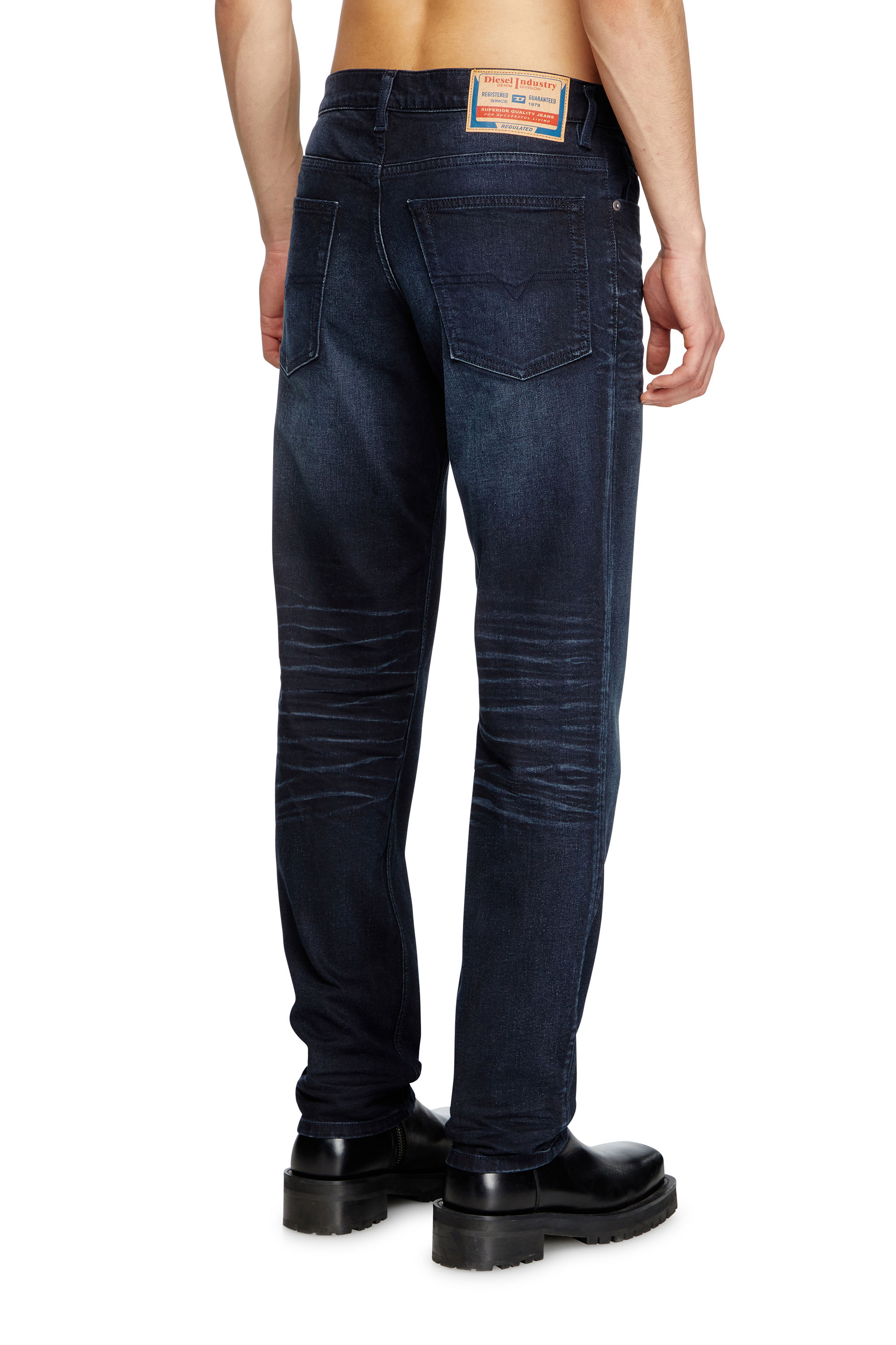 Diesel - Regular Jeans 2023 D-Finitive 0BMBX Uomo, Blu Scuro - Image 4