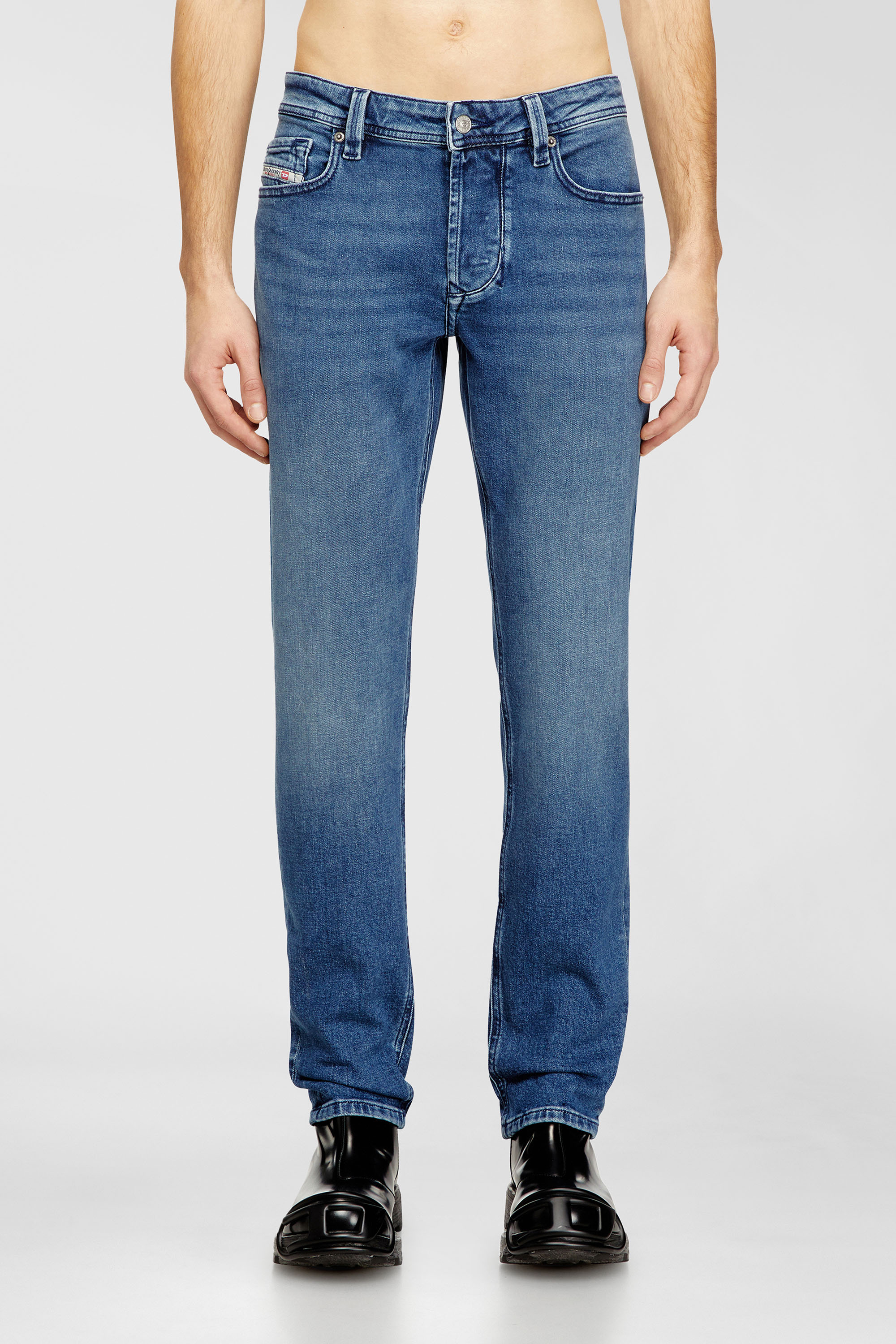 Diesel - Regular Jeans 1986 Larkee-Beex 0ADBA Uomo, Blu medio - Image 1