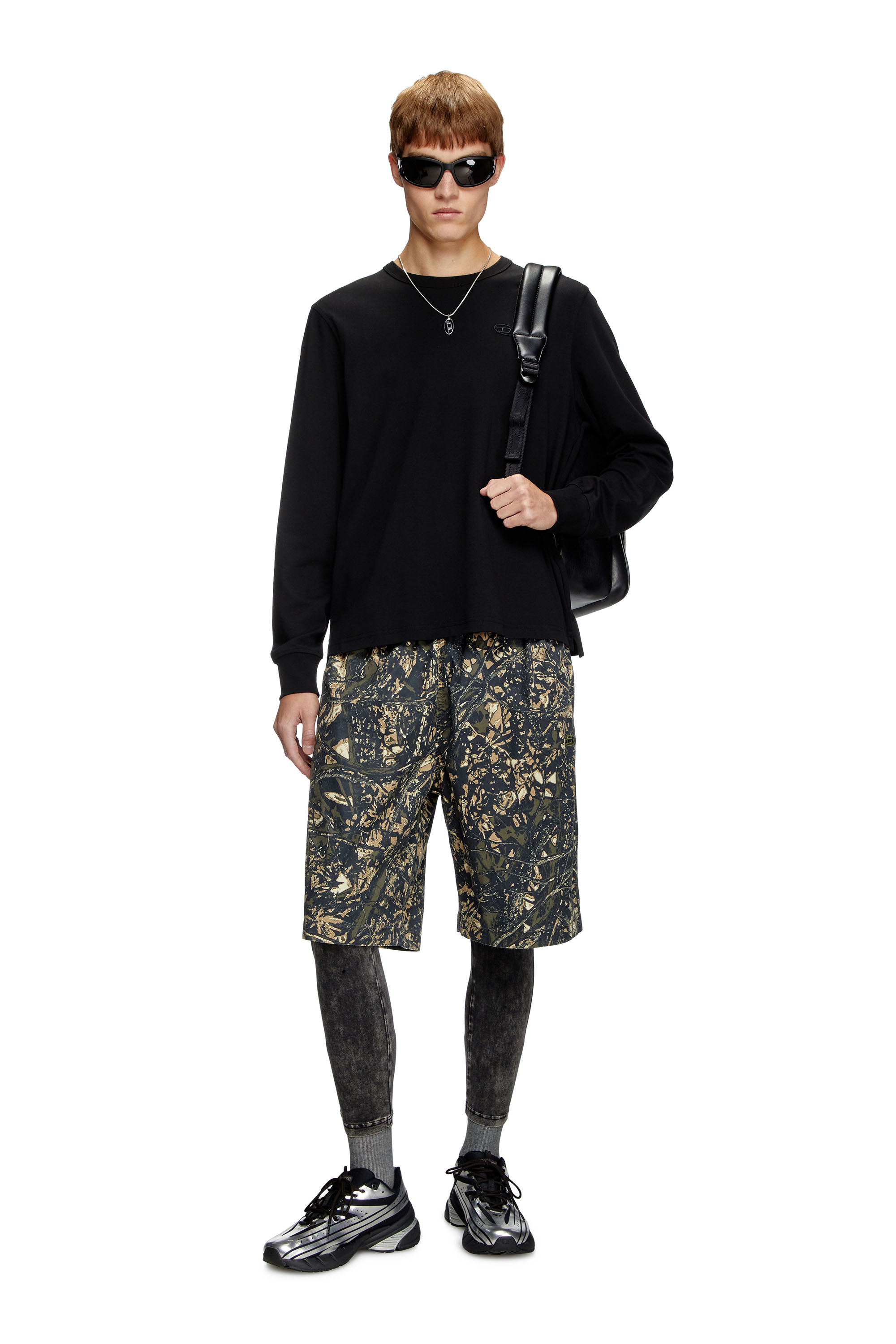 Diesel - T-ADJUST-LS-SLITS-R17, T-shirt a maniche lunghe con logo ricamato Uomo in Nero - 1