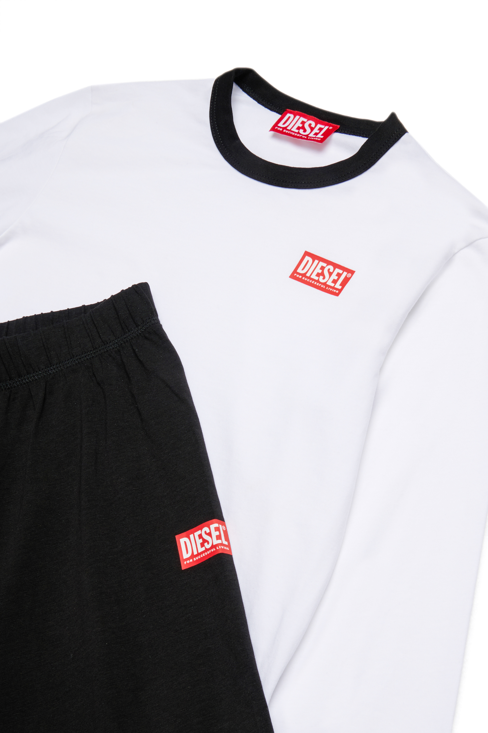 UNPER, Nero/Bianco