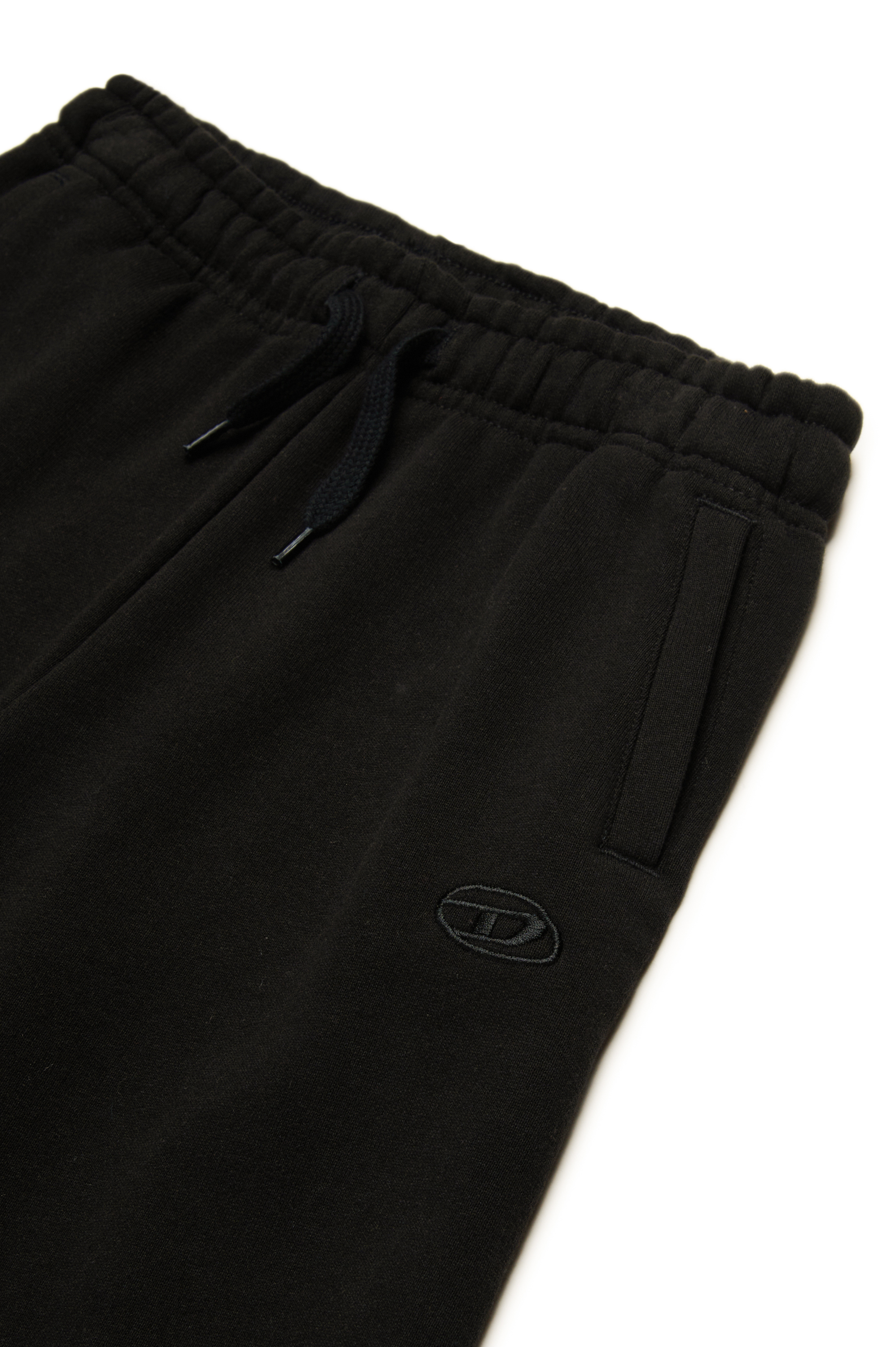 Diesel - PBETTYMEGOVALD, Shorts sportivi con ricamo Oval D Uomo in Nero - 3