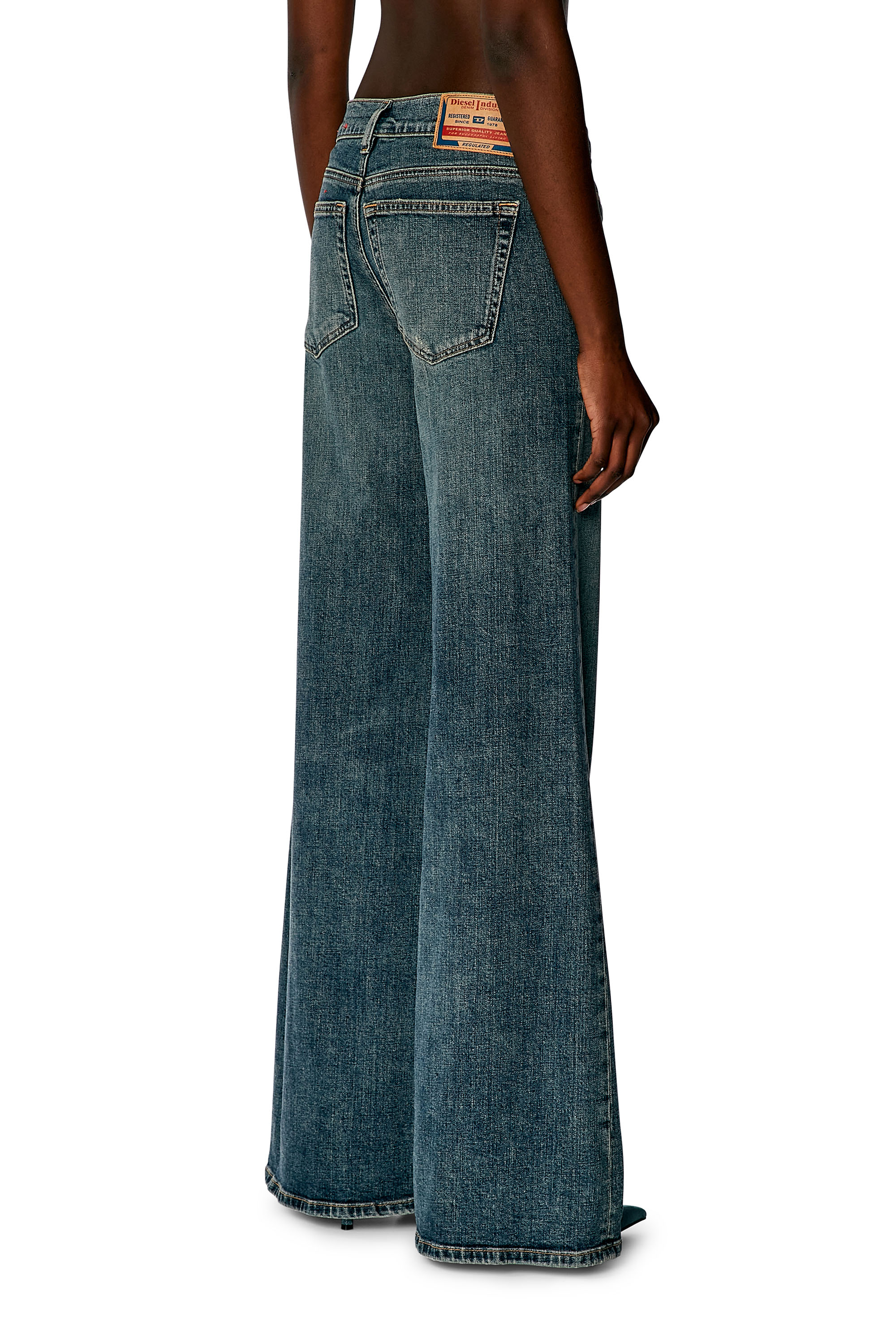 Diesel - Bootcut and Flare Jeans 1978 D-Akemi 0DQAC, Blu medio - Image 2