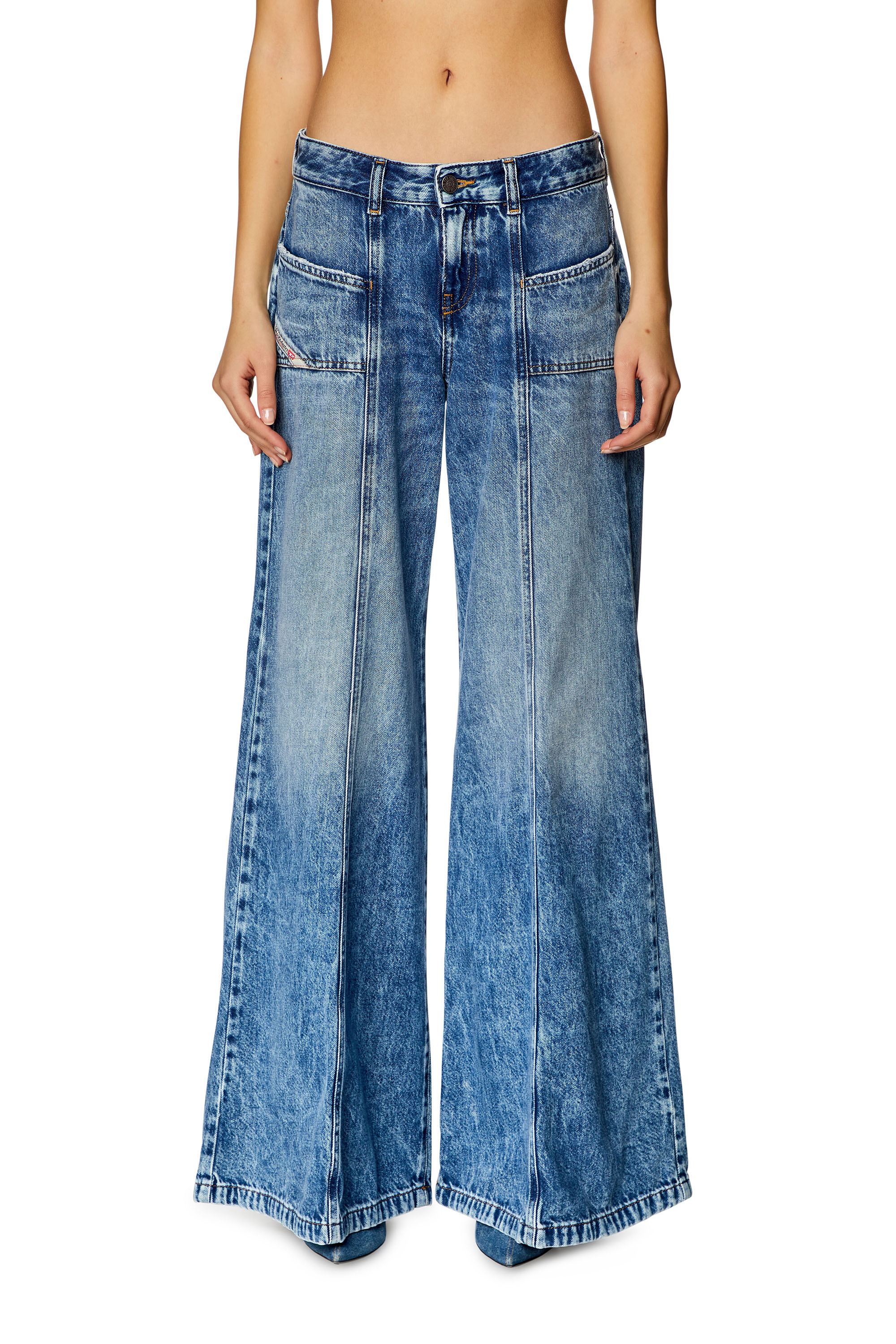 Diesel - Bootcut and Flare Jeans D-Akii 09H95, Blu medio - Image 1