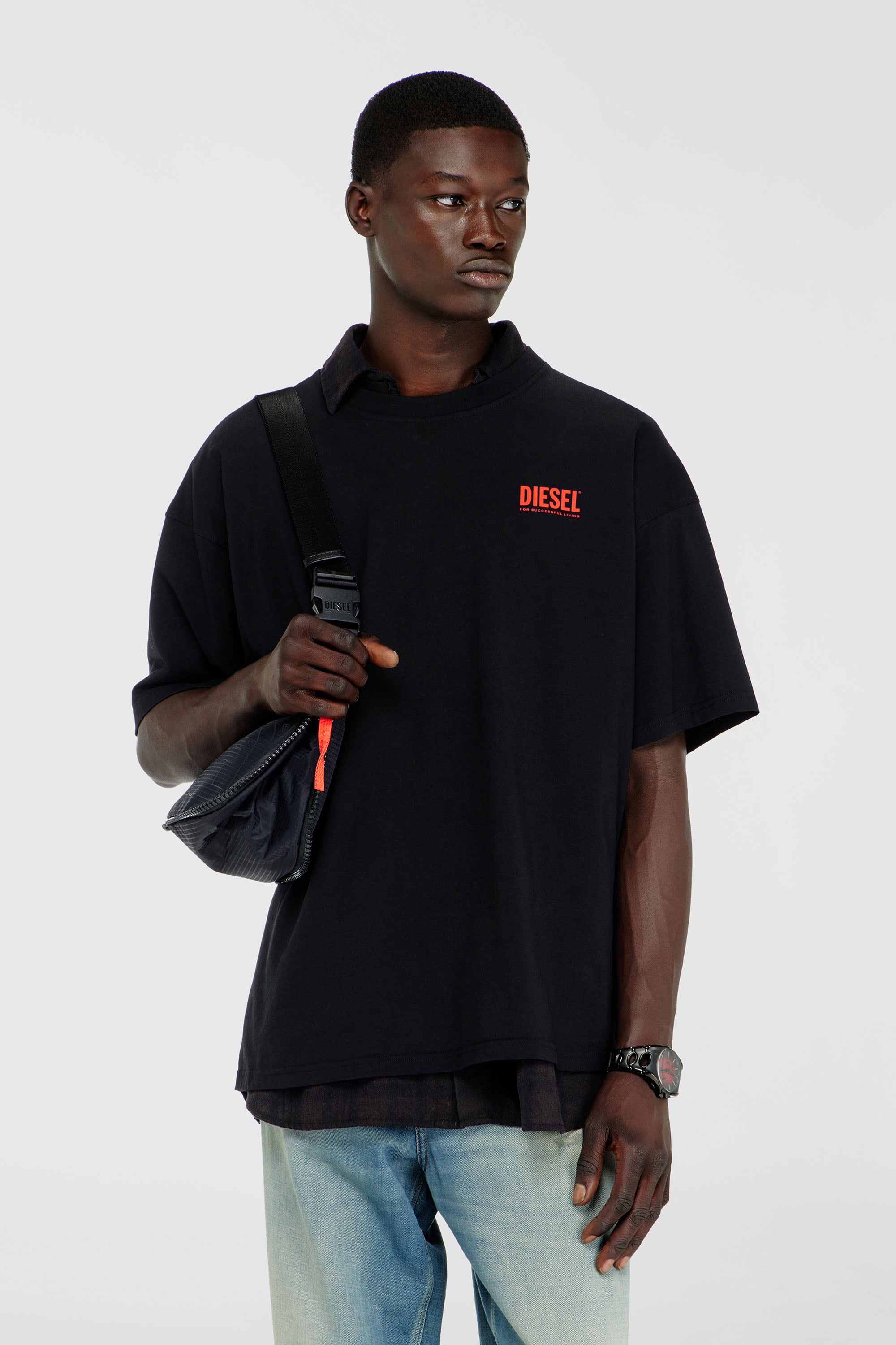 Diesel - T-BOXT-BISK, T-shirt in cotone con stampa Diesel Biscotto Uomo in Nero - 1