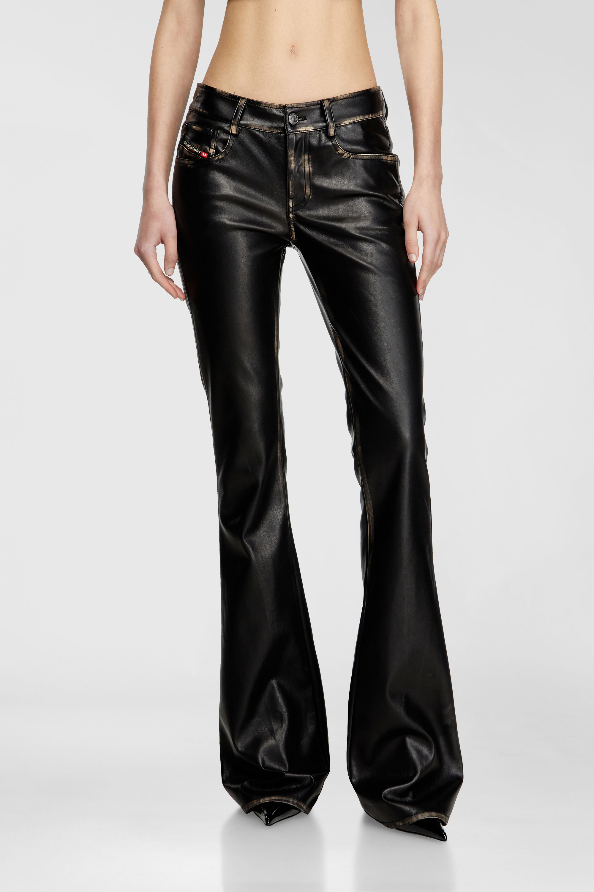 Diesel - P-STELLAR-Q1, Pantaloni 5 tasche in tessuto spalmato Donna in Nero - 1