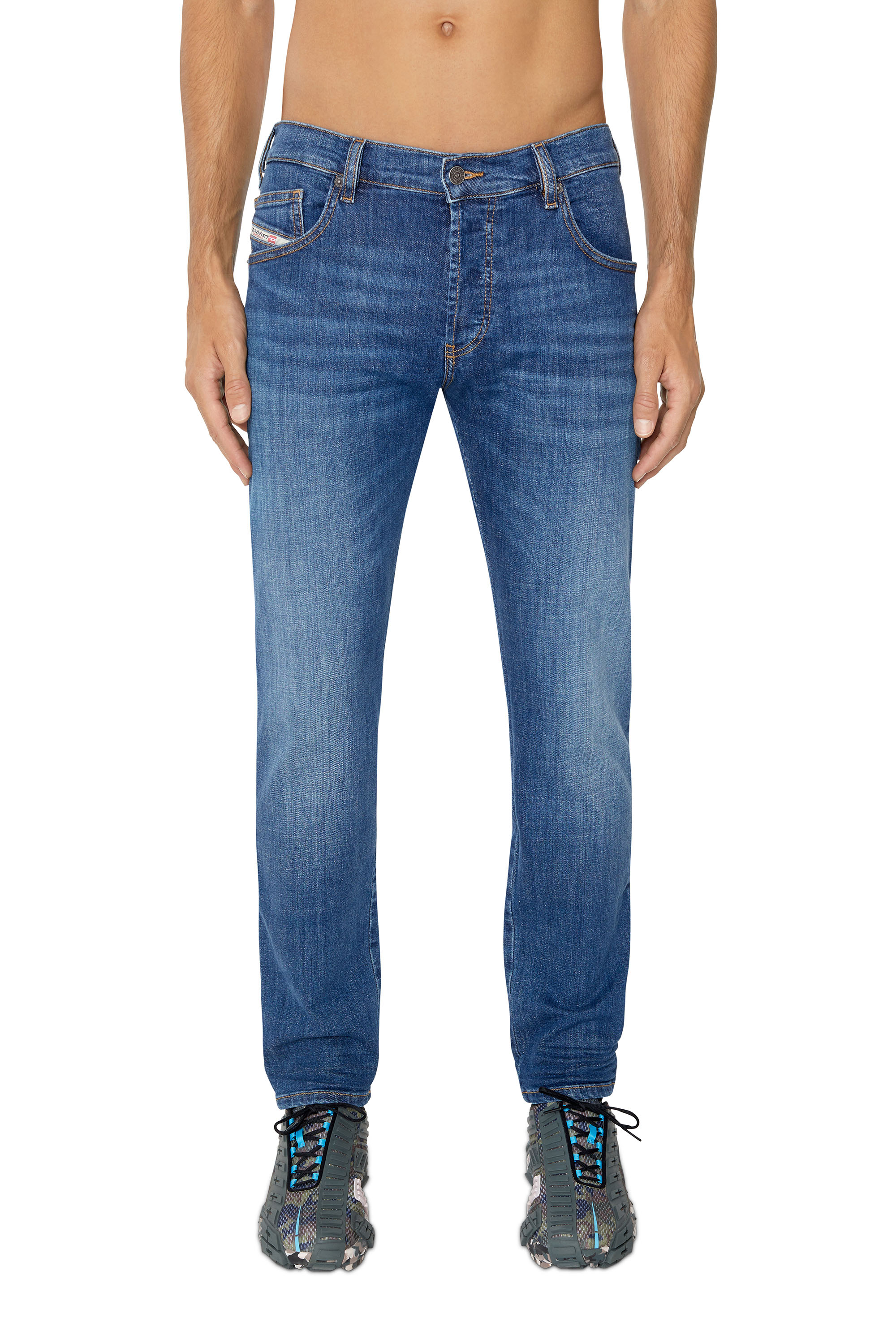 Diesel - D-Yennox 0IHAR Tapered Jeans, Blu Scuro - Image 1
