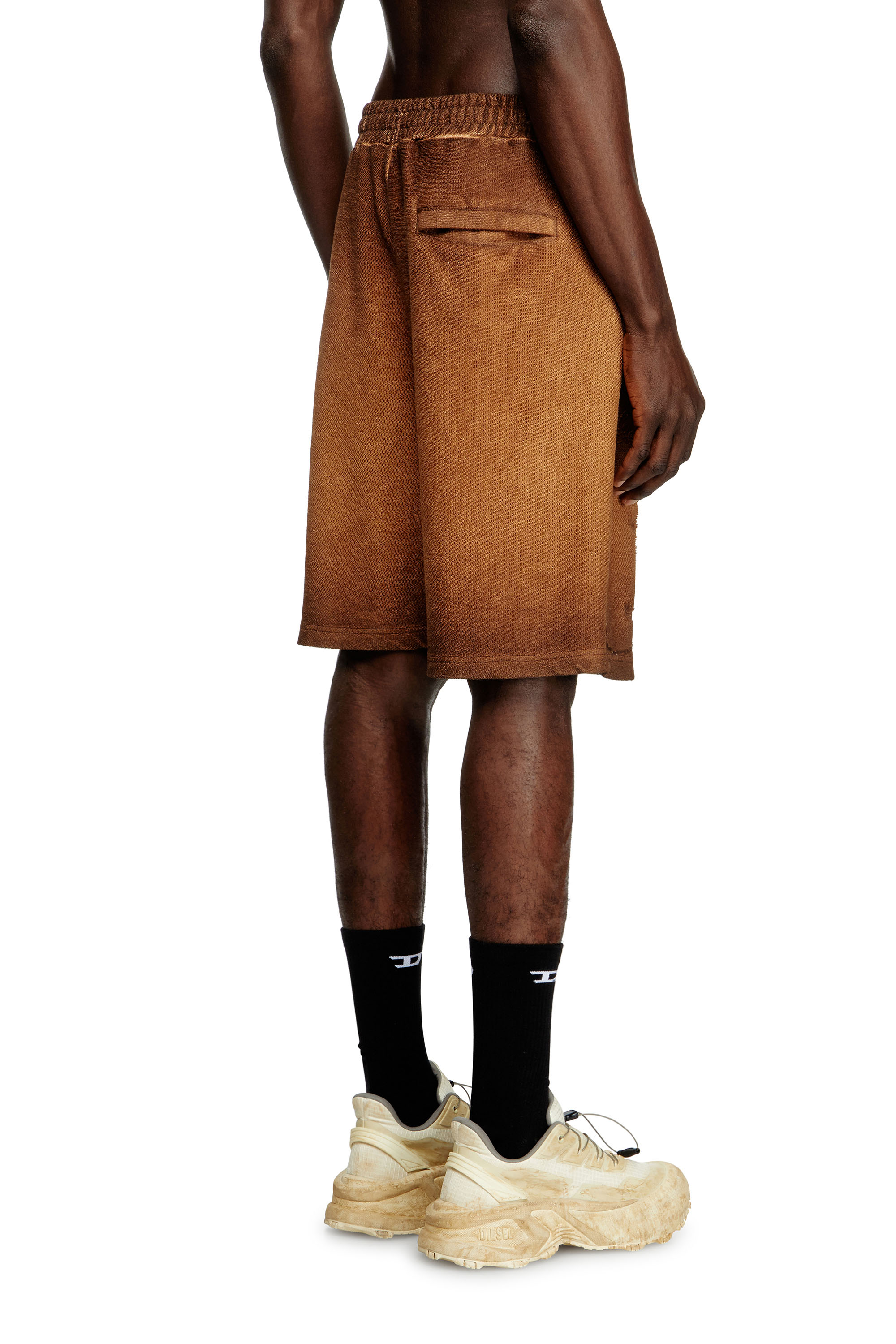 Diesel - P-CROWDE, Short in felpa con fenice dévoré Uomo in Marrone - 3