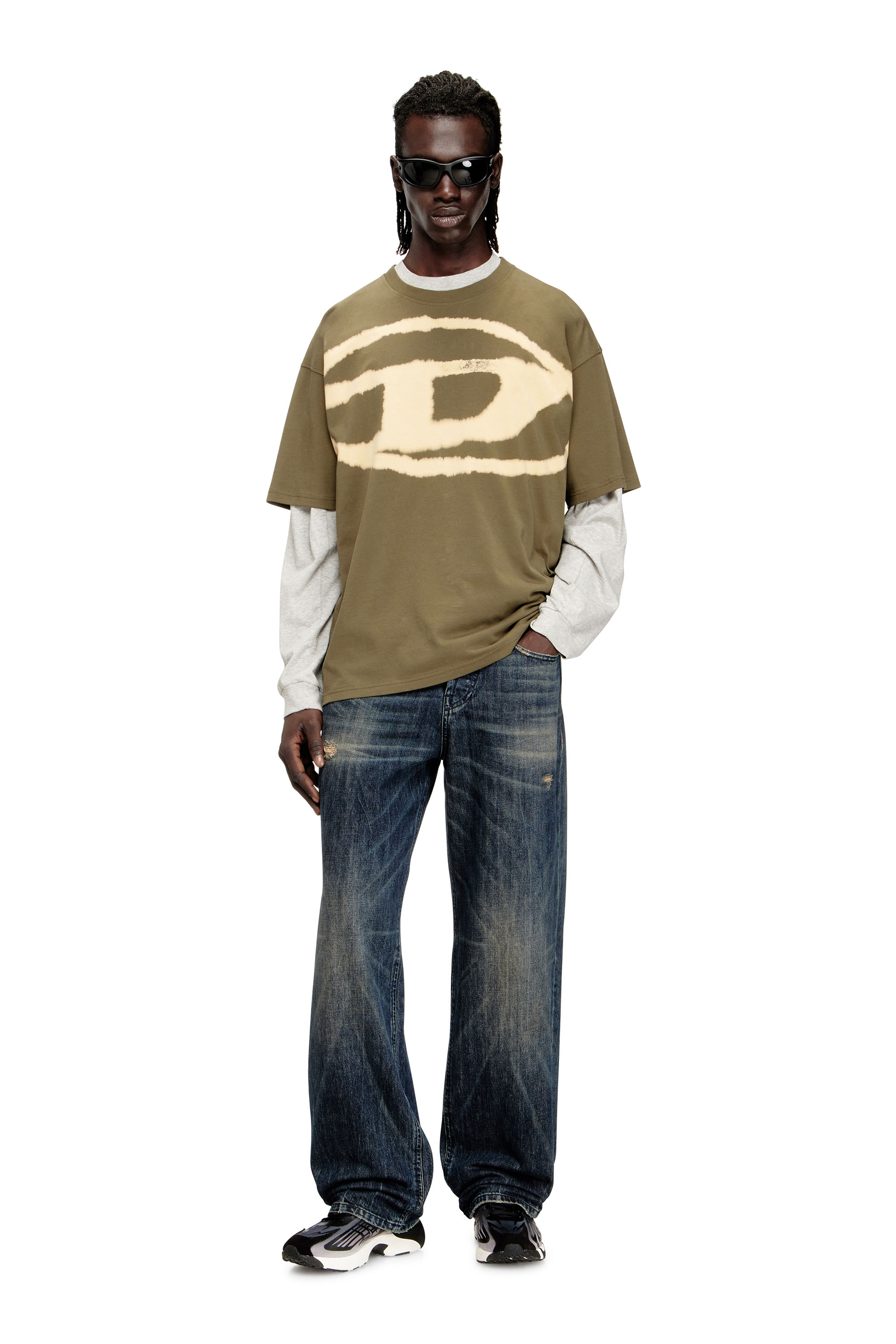 Diesel - T-BOXT-BLEACH, T-shirt con logo Oval D effetto bleach Uomo in Verde - 1