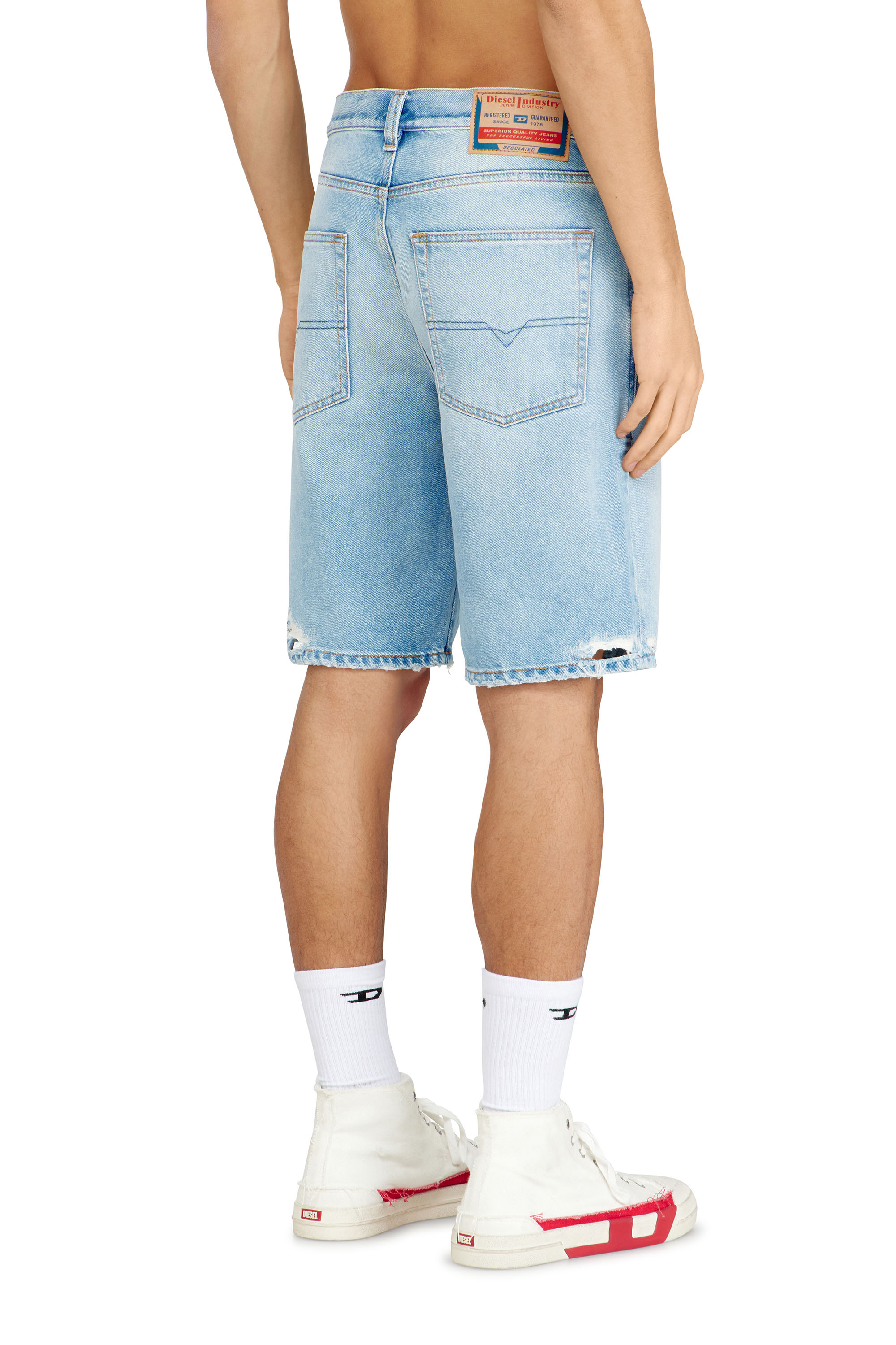 Diesel - REGULAR-SHORT, Shorts in denim destroyed Uomo in Blu - 3