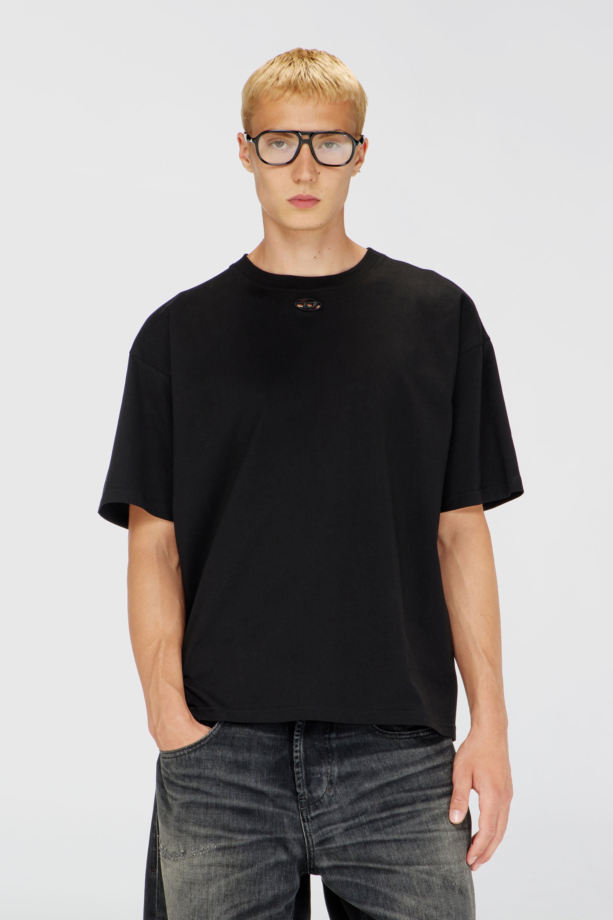 Diesel - T-BOXT-DCO, T-shirt in cotone dalla vestibilit&agrave; rilassata con ricamo Oval D Uomo in Nero - 1