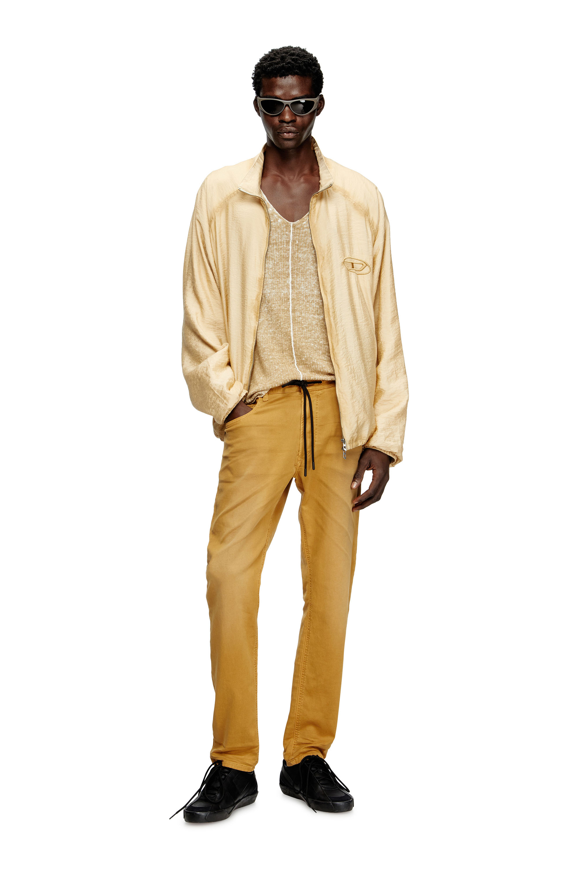 Diesel - Regular 2032 D-Krooley Joggjeans® 0670M Uomo, Marrone Chiaro - Image 1