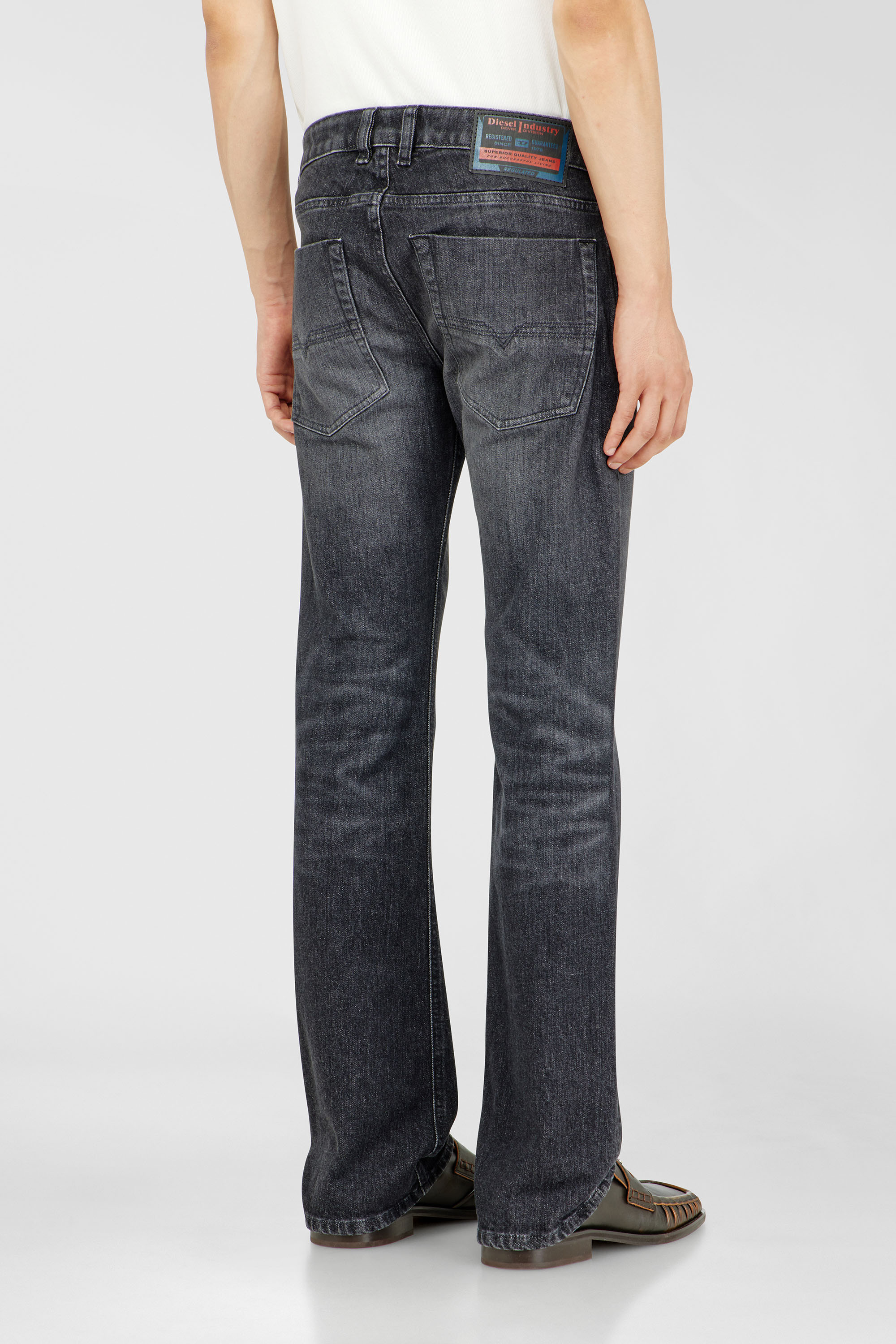 Diesel - Bootcut Jeans 2007 Zatiny 09N48 Uomo, Nero/Grigio scuro - Image 5