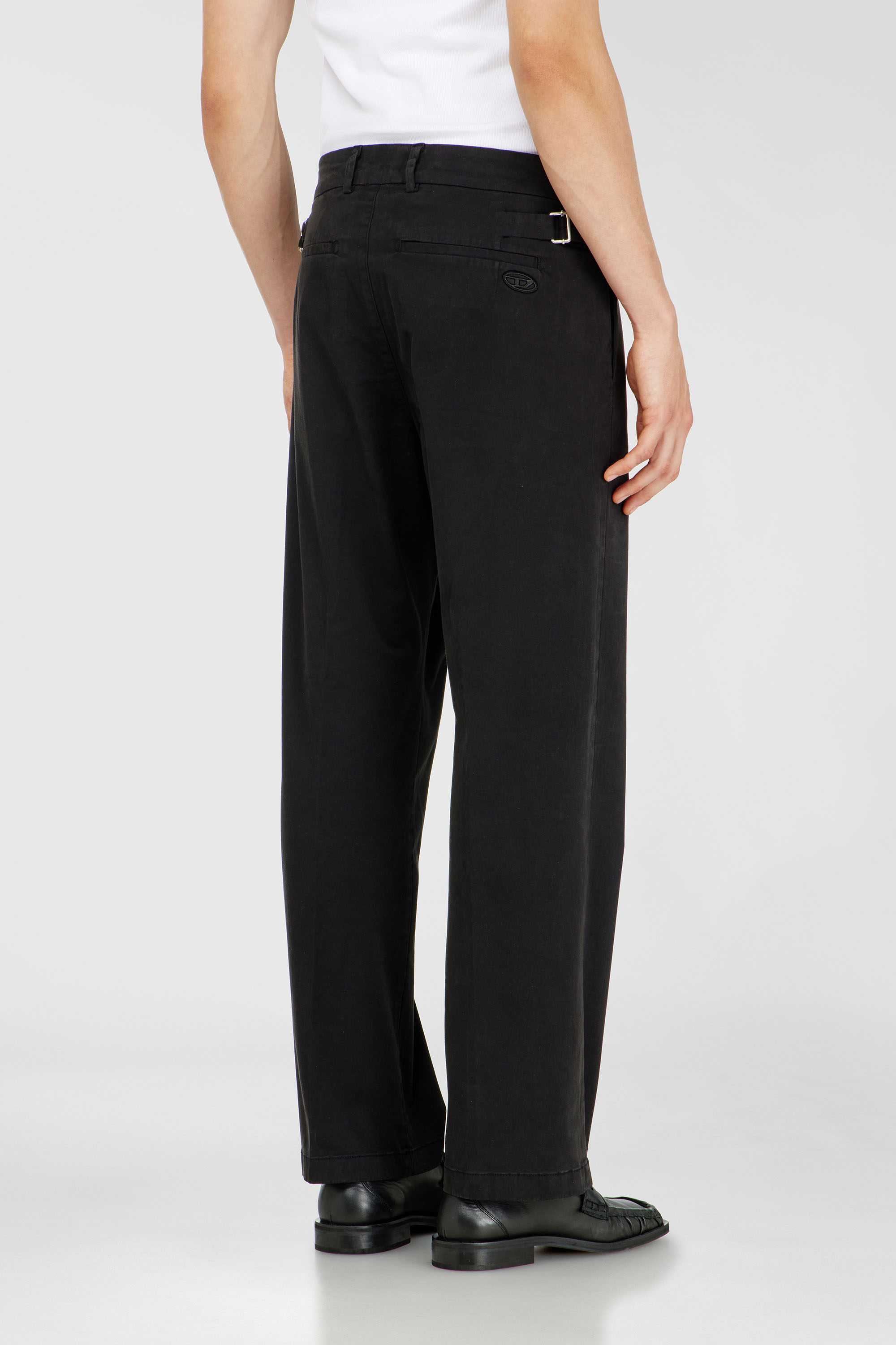 Diesel - P-LARS-VILLAGE-T92, Pantaloni in cotone con tasche laterali Uomo in Nero - 4