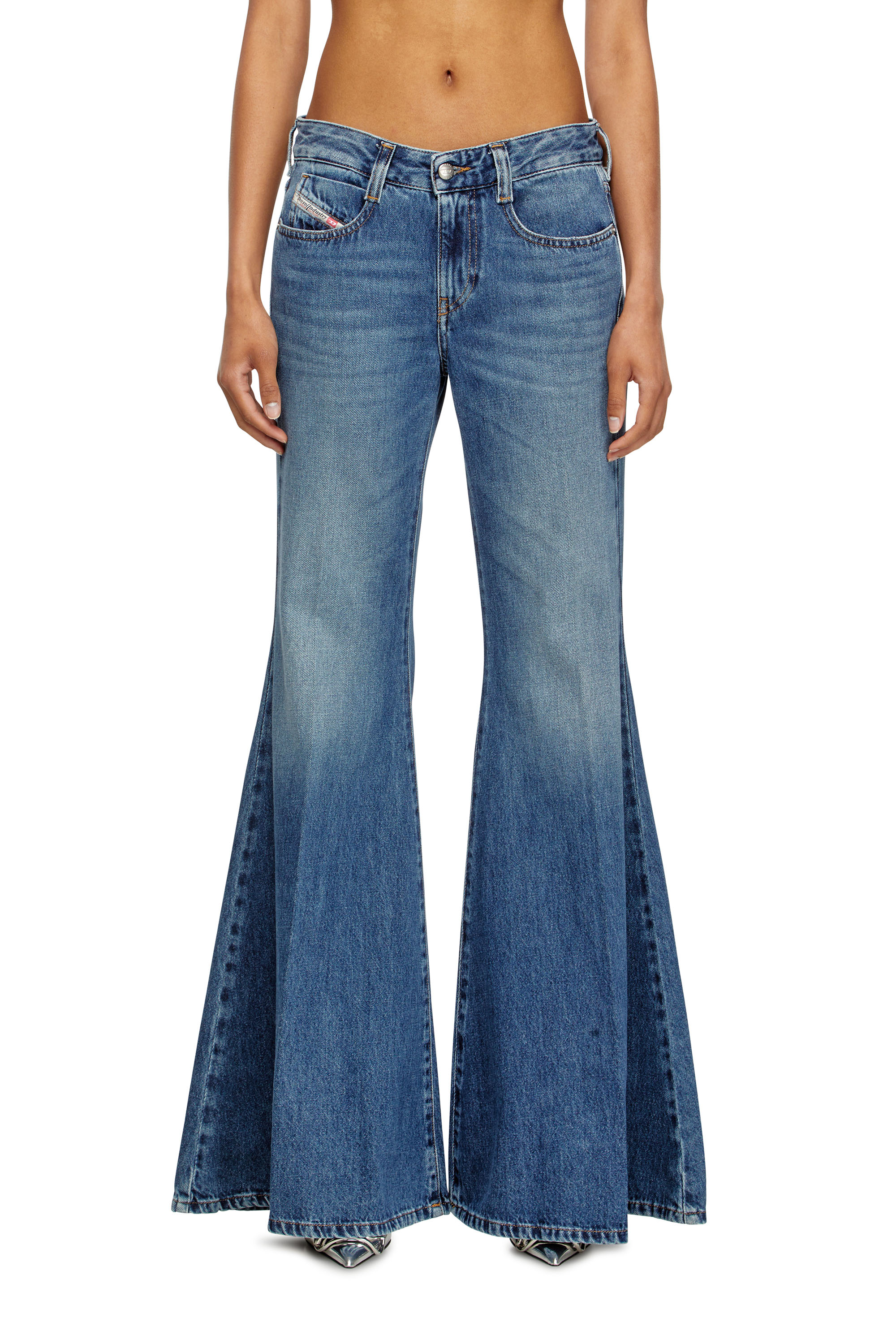 Diesel - Flare Jeans 1970 D-Bleess 09M56 Donna, Blu medio - Image 3