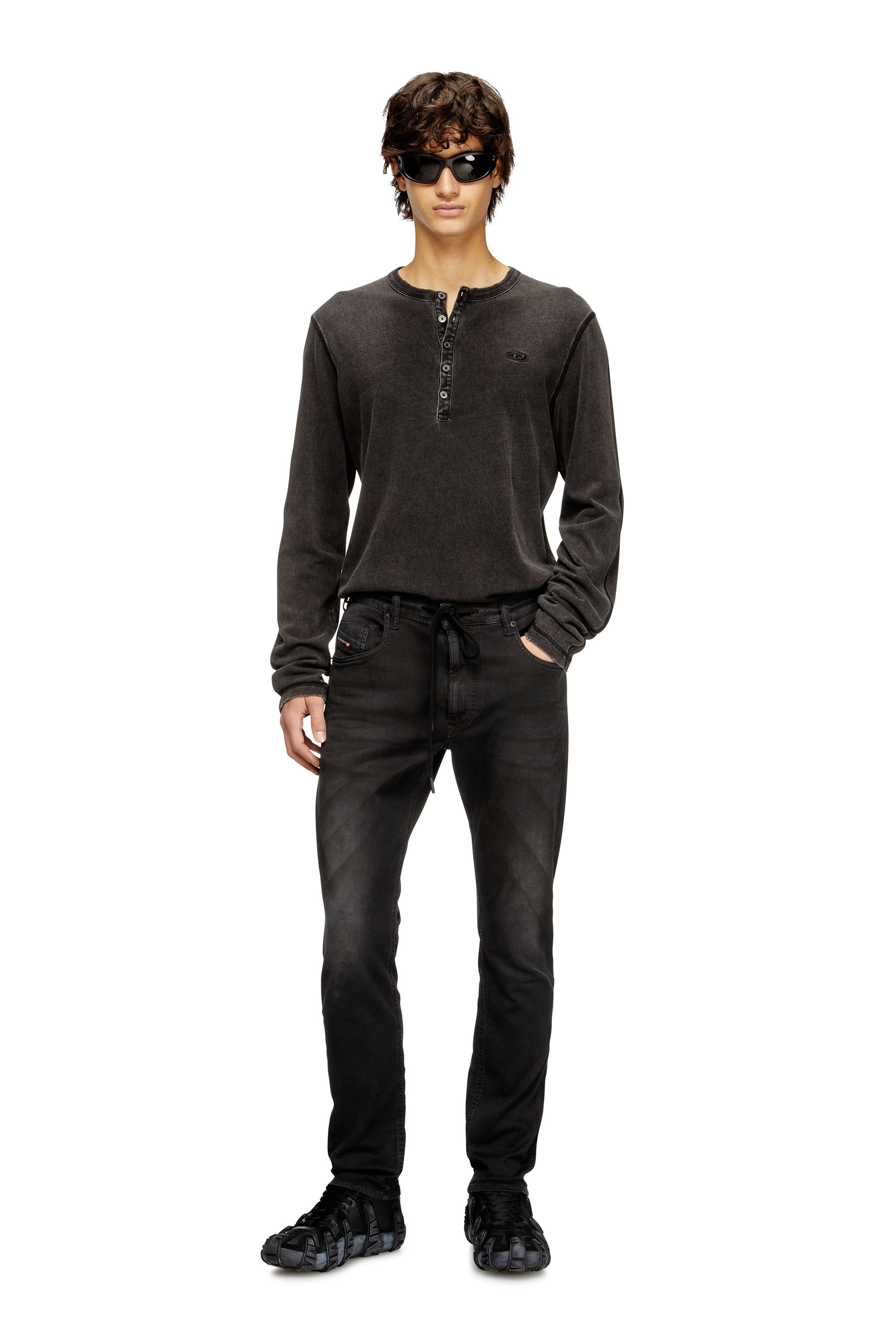 Diesel - Regular 2032 D-Krooley Joggjeans® 0670M Uomo, Nero - Image 2