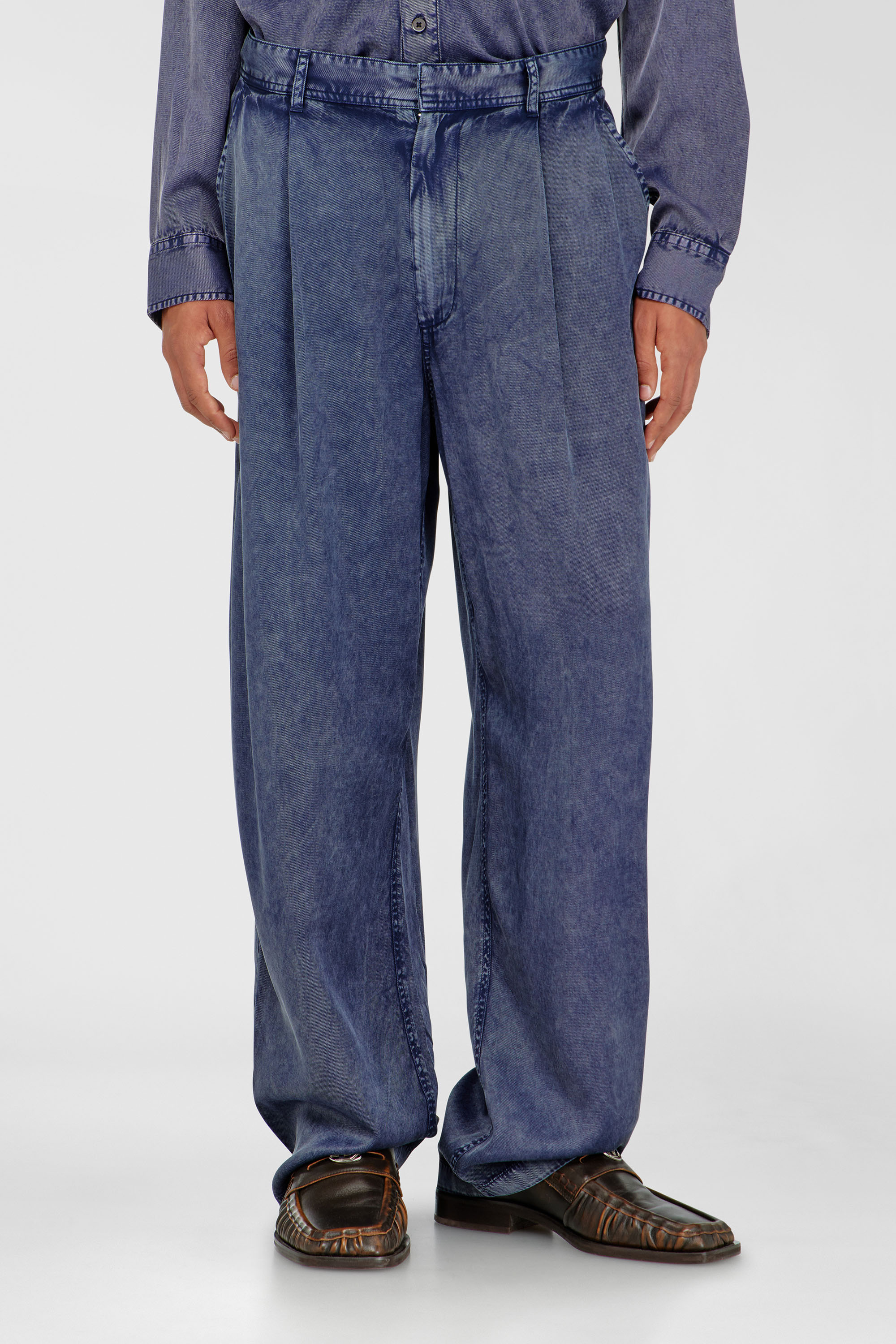 Diesel - P-FAUST-NIBC, Pantaloni wide-leg in viscosa effetto denim Uomo in Blu - 3