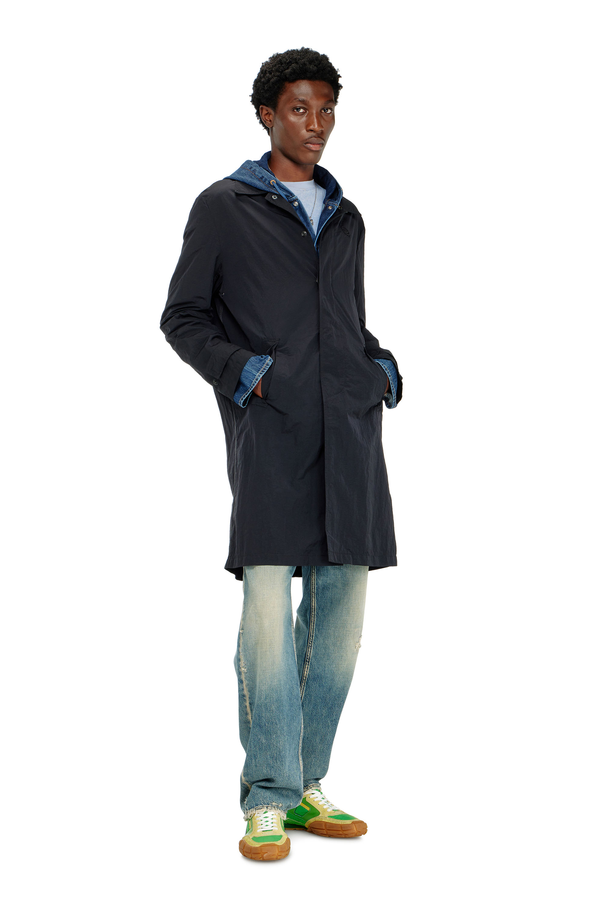 Diesel - J-BURHAT, Cappotto in nylon con finitura crinkle lucida Uomo in Nero - 2