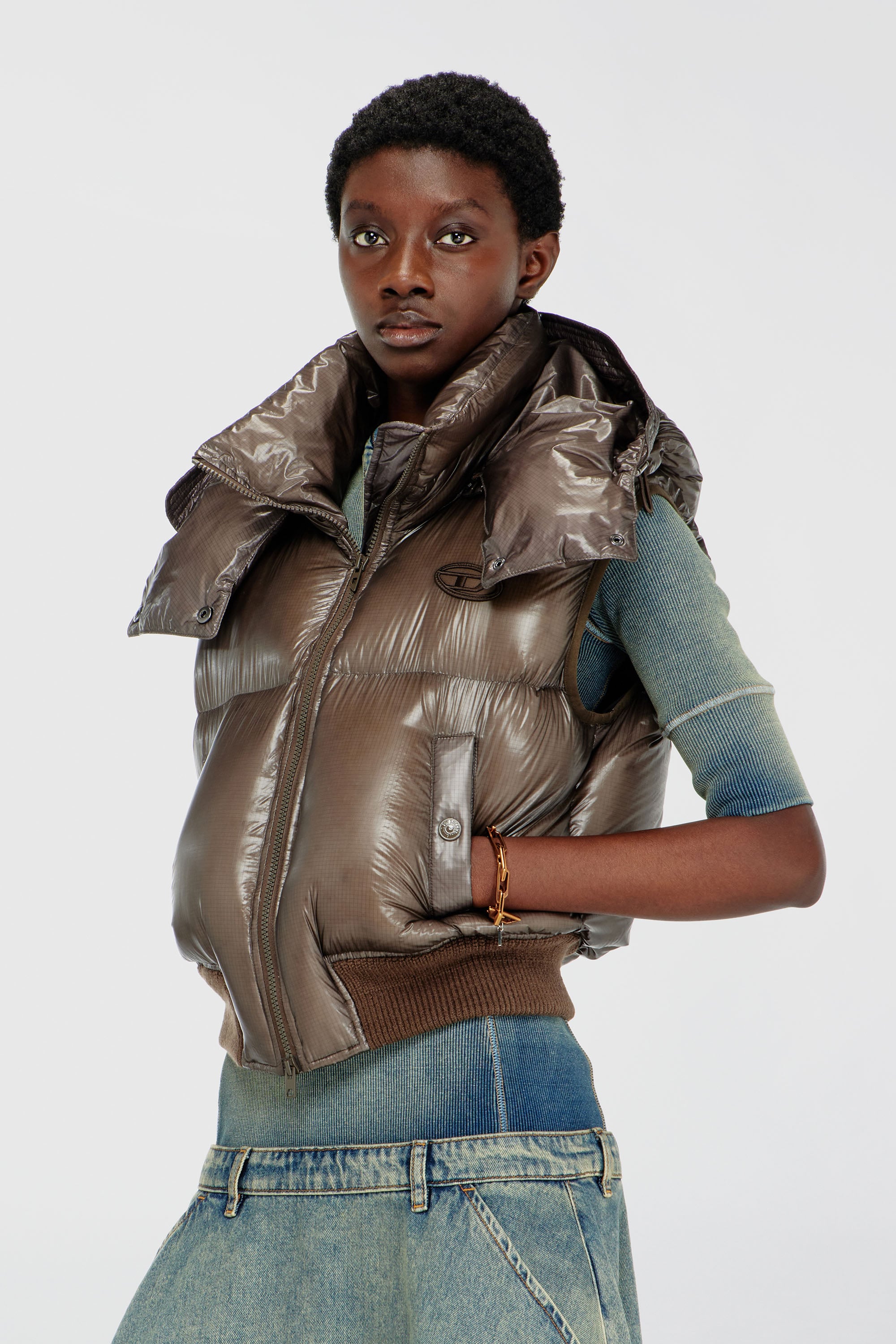 Diesel - W-PEYT-SSL-NEW-T1, Gilet imbottito in ripstop con cappuccio staccabile Donna in Marrone - 1