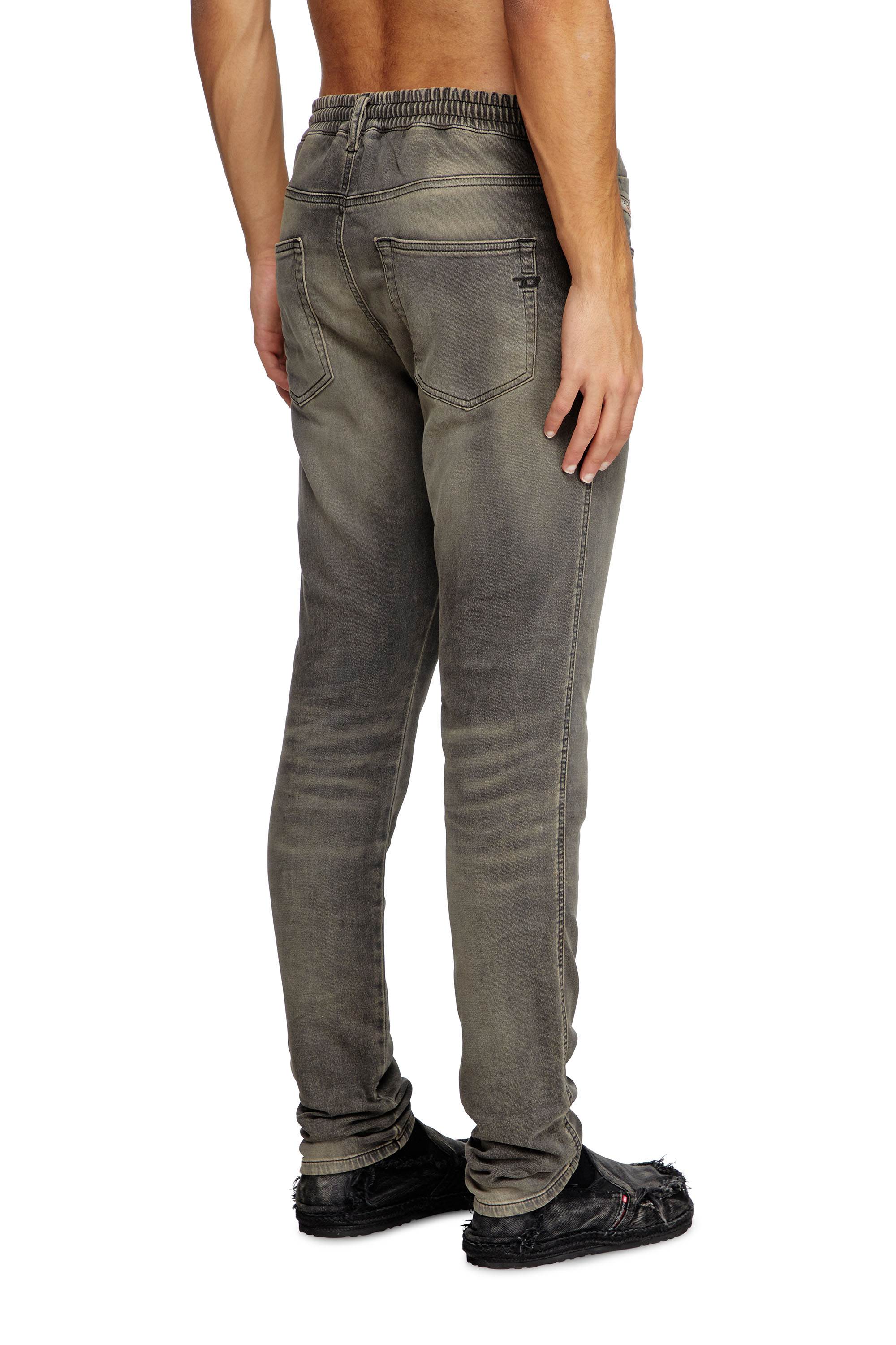 Diesel - Slim 2060 D-Strukt Joggjeans® 068PD Uomo, Grigio Chiaro - Image 4