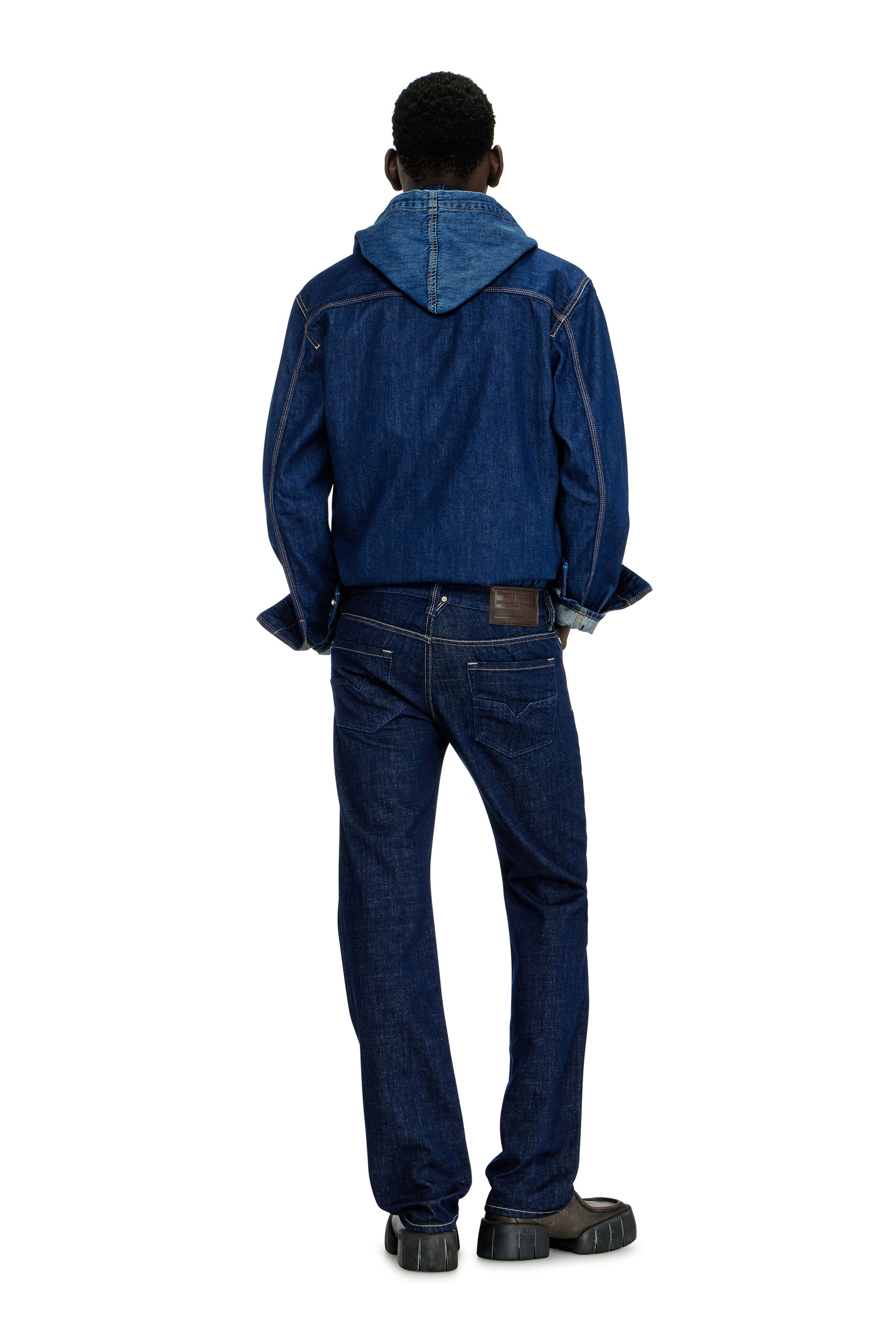 Diesel - Regular Jeans 1985 Larkee 007EQ Uomo, Blu Scuro - Image 4