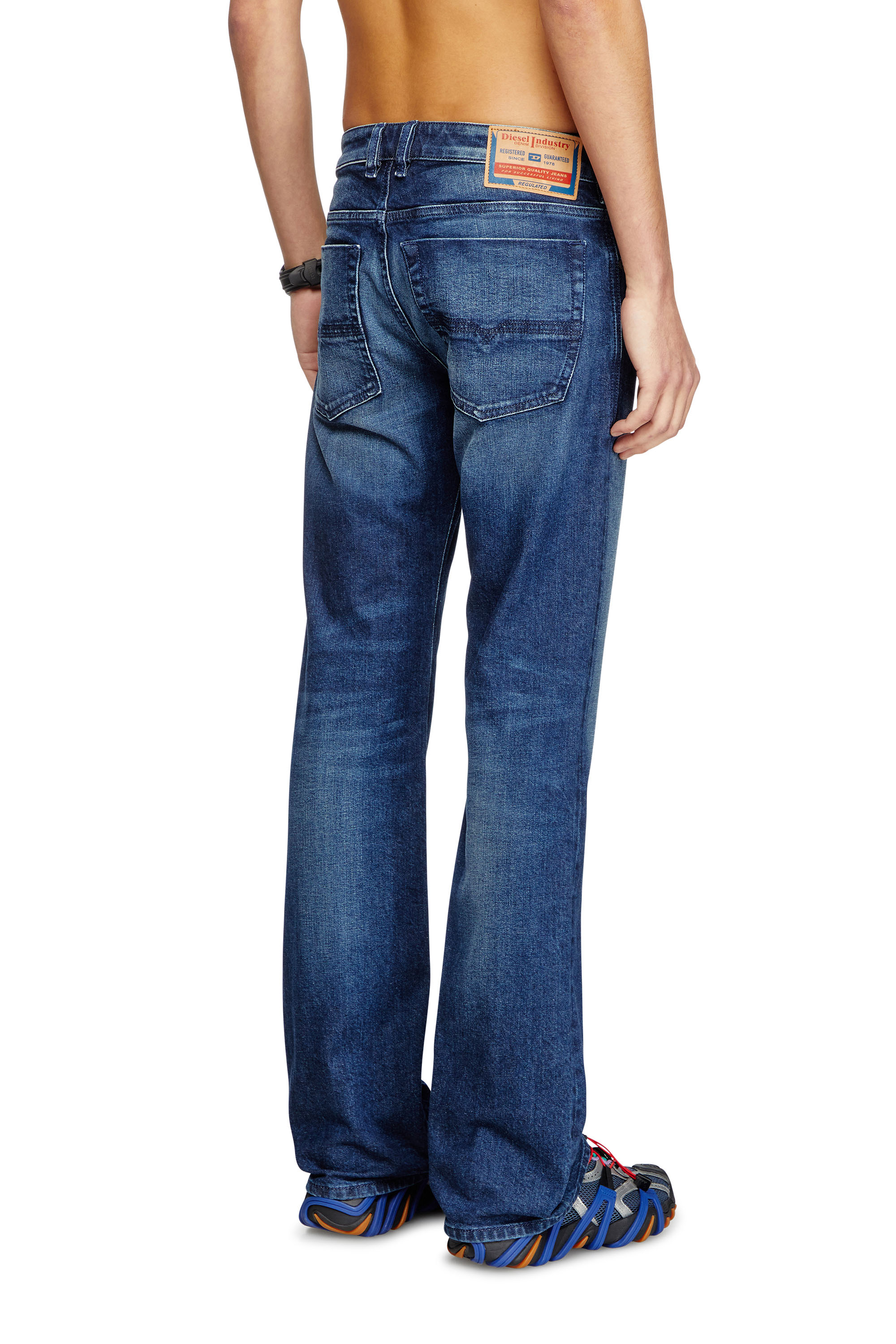 Diesel - Bootcut Jeans 2007 Zatiny 09L51 Uomo, Blu Scuro - Image 4