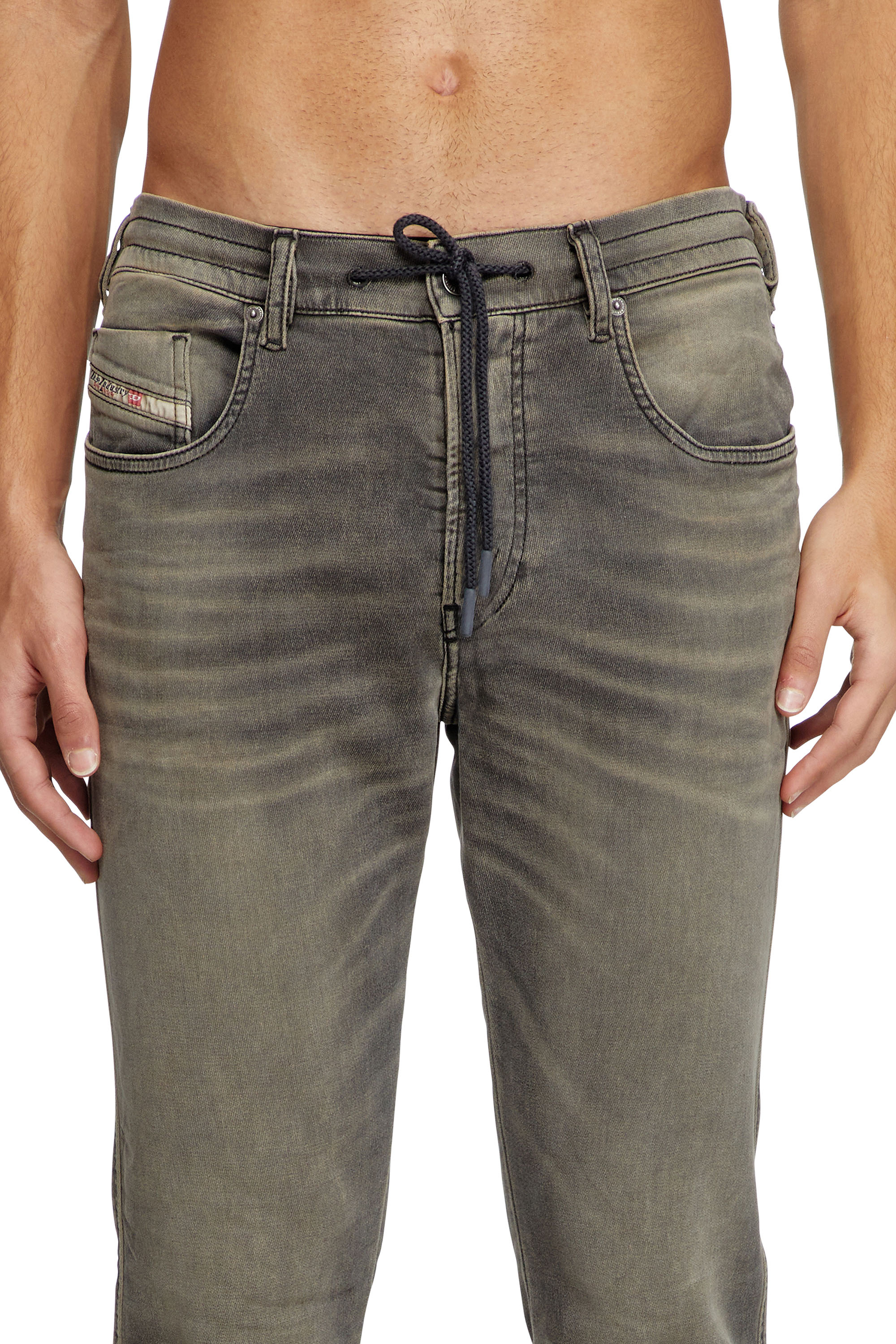 Diesel - Slim 2060 D-Strukt Joggjeans® 068PD Uomo, Grigio Chiaro - Image 5