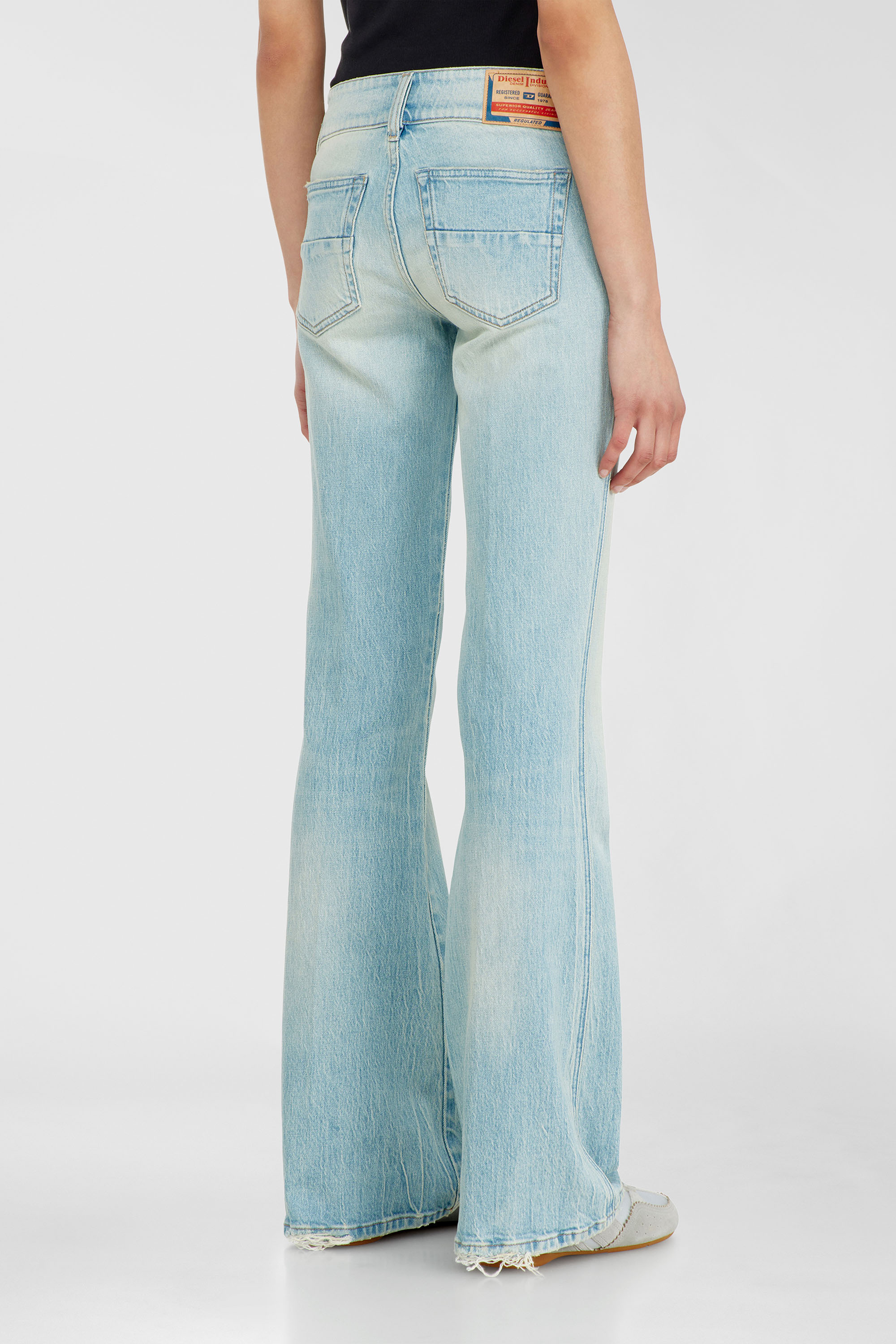Diesel - Bootcut Jeans D-Hush 0KBBX Donna, Blu Chiaro - Image 5