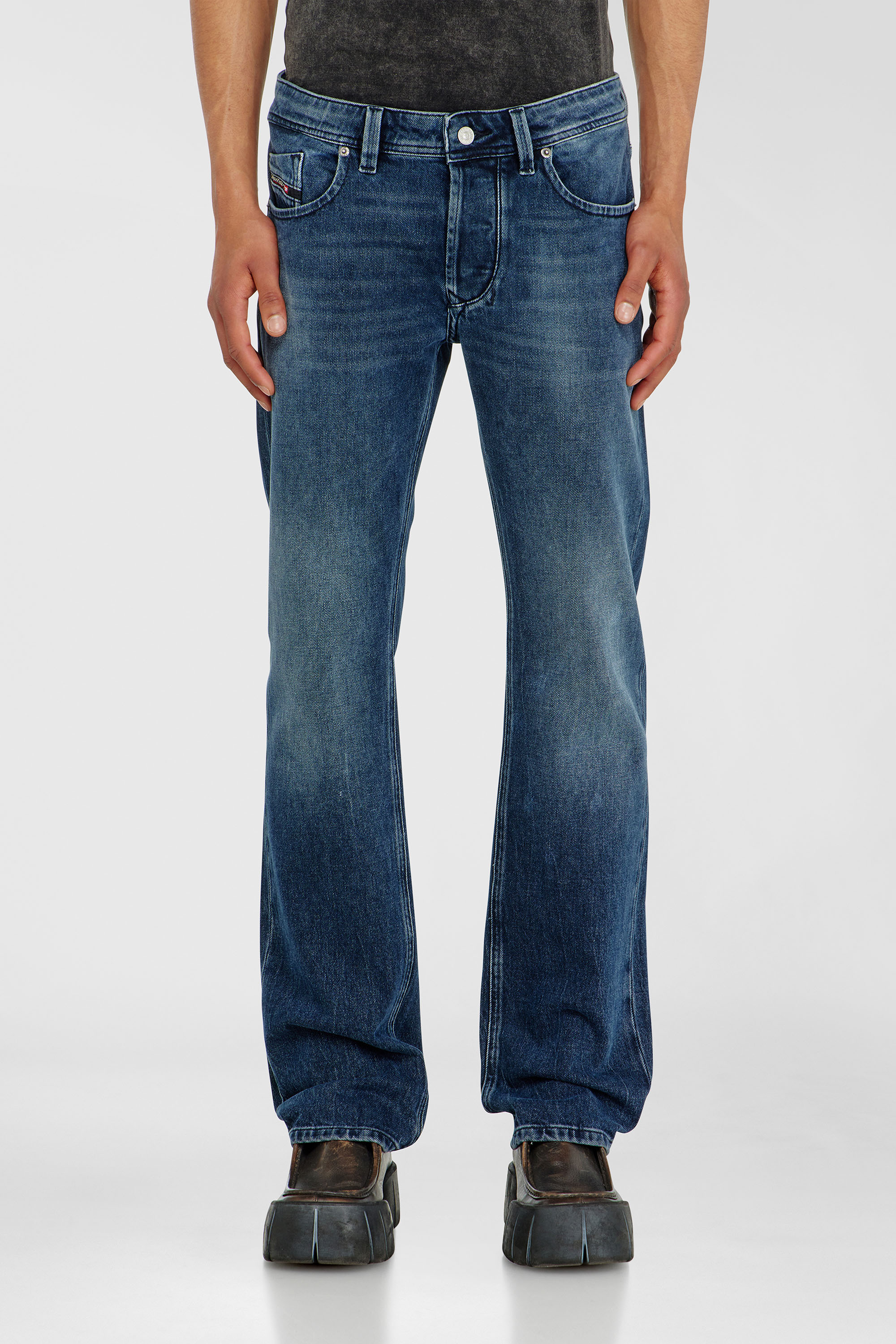 Diesel - Regular Jeans 1985 Larkee 0KBBM Uomo, Blu Scuro - Image 1