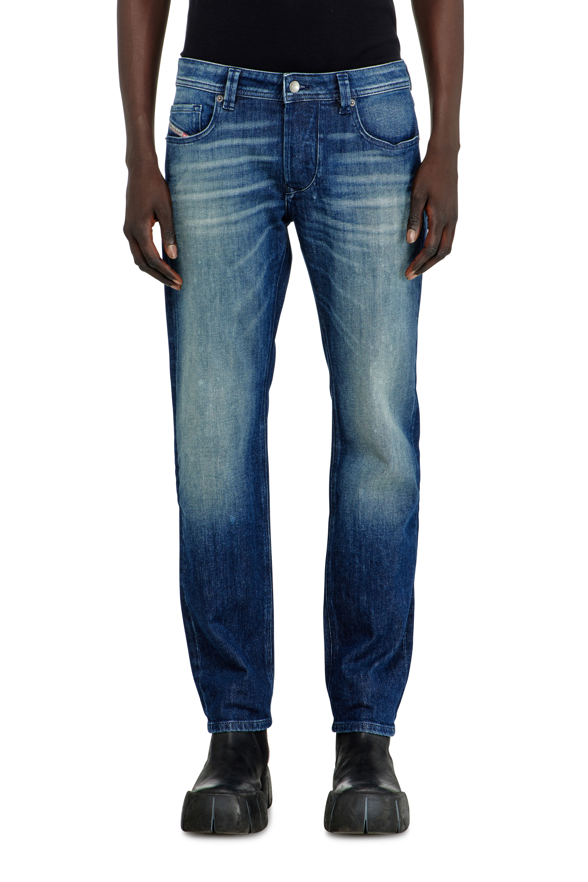 Diesel - Regular Jeans 1986 Larkee-Beex 0KBBR Uomo, Blu Scuro - Image 1
