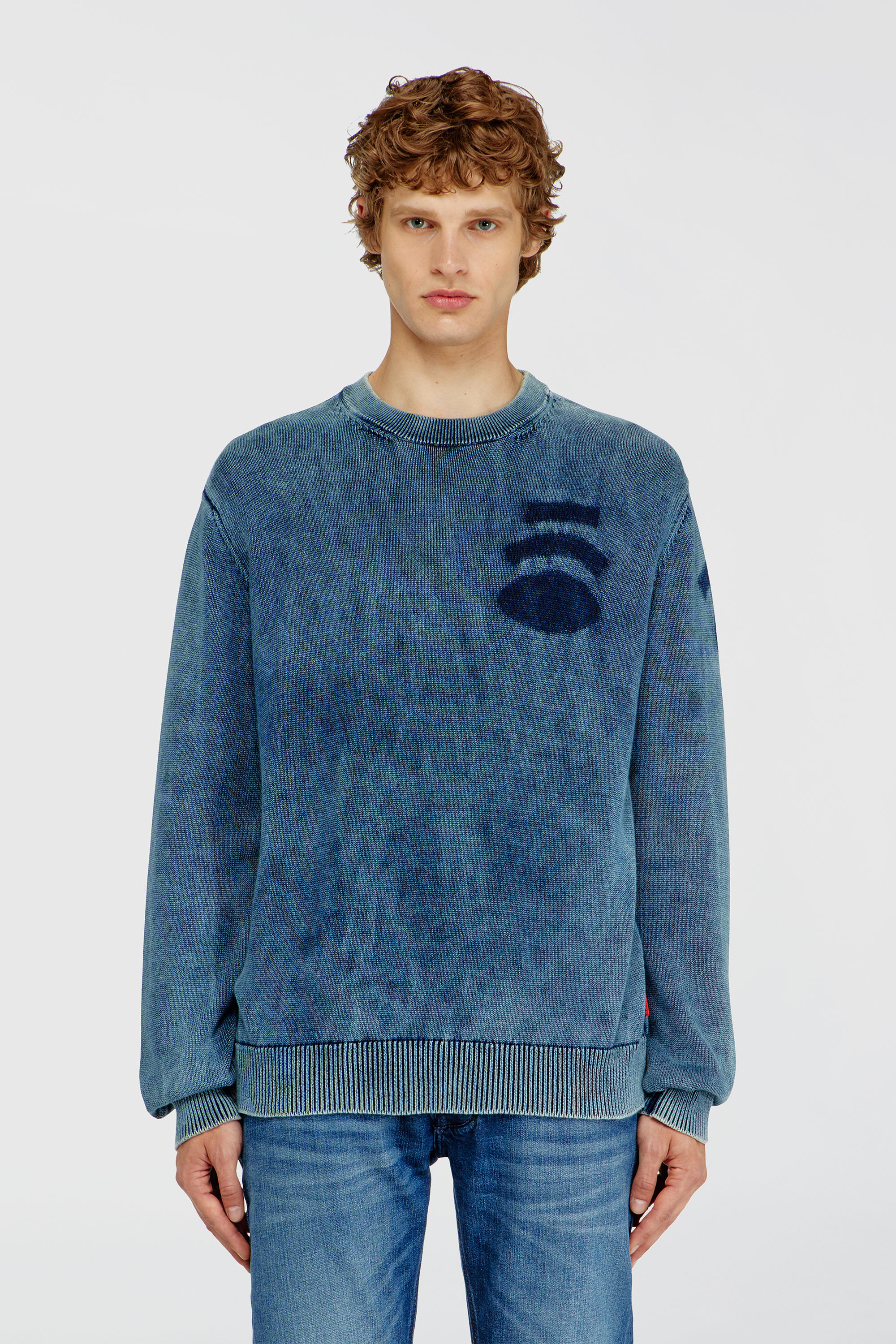 Diesel - K-PERNE, Maglione effetto denim con dettagli patch Uomo in Blu - 1