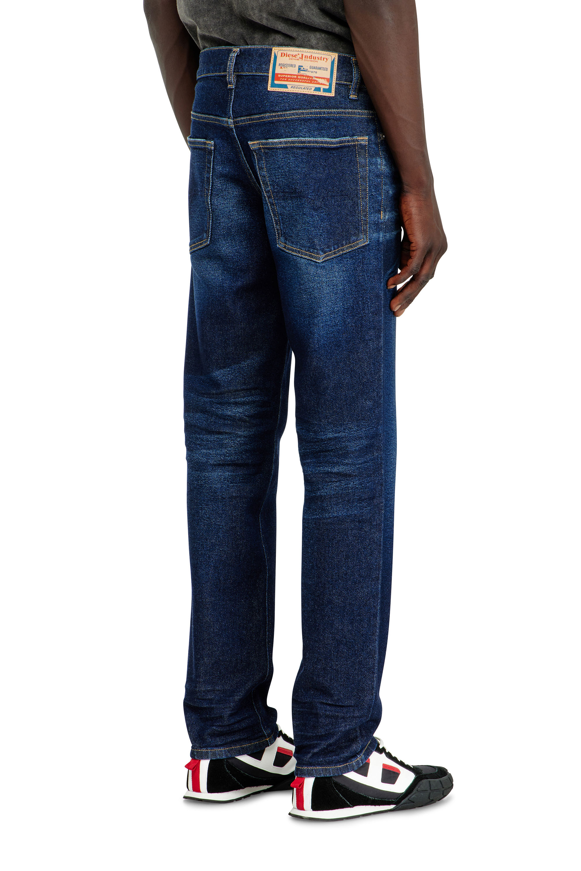 Diesel - Regular Jeans 2023 D-Finitive 0KBBV Uomo, Blu Scuro - Image 5