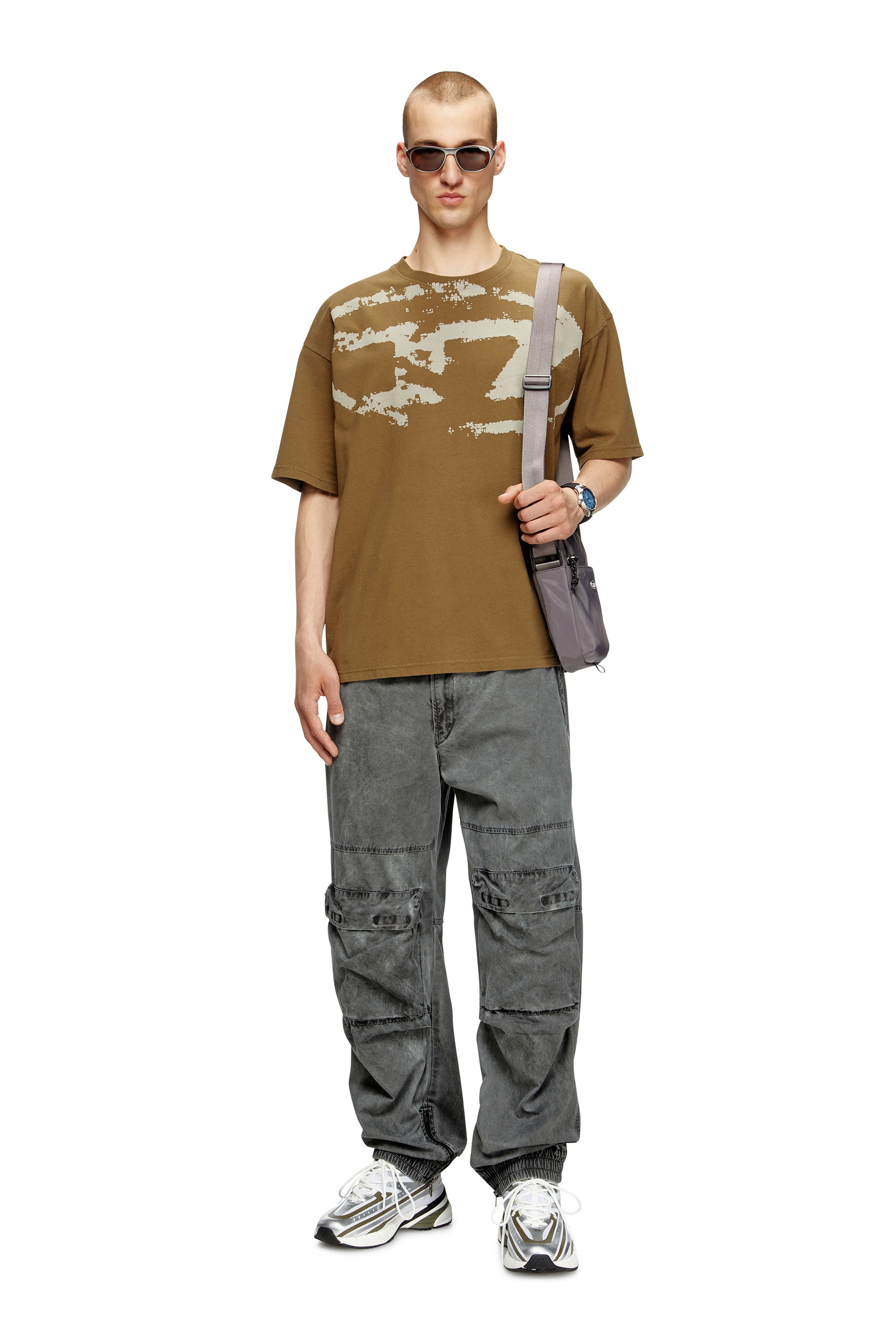 Diesel - T-BOXT-N14, T-shirt con stampa distressed floccata Uomo in Marrone - 2