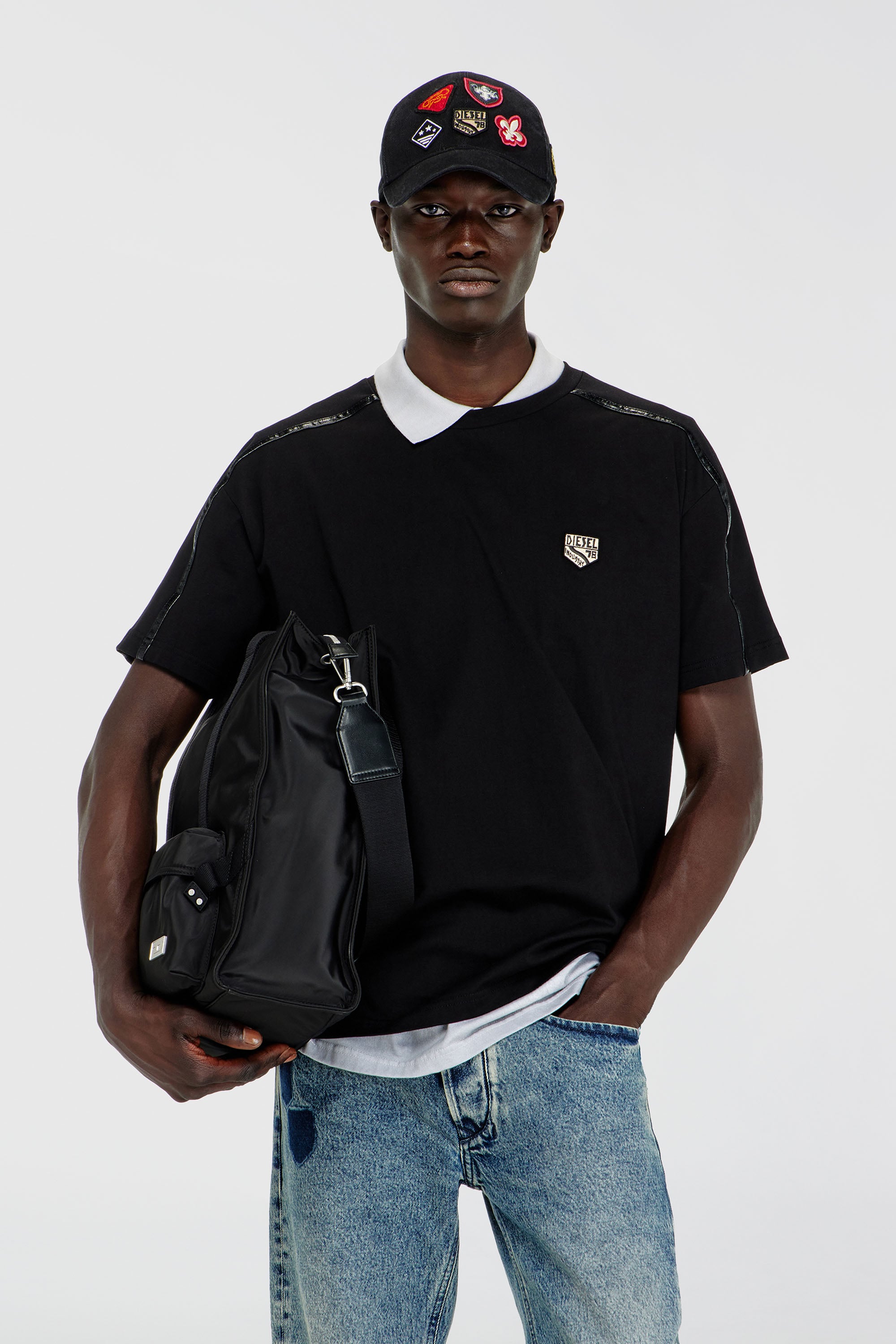 Diesel - T-NORM-FL, T-shirt con profili a contrasto e patch logo Uomo in Nero - 1
