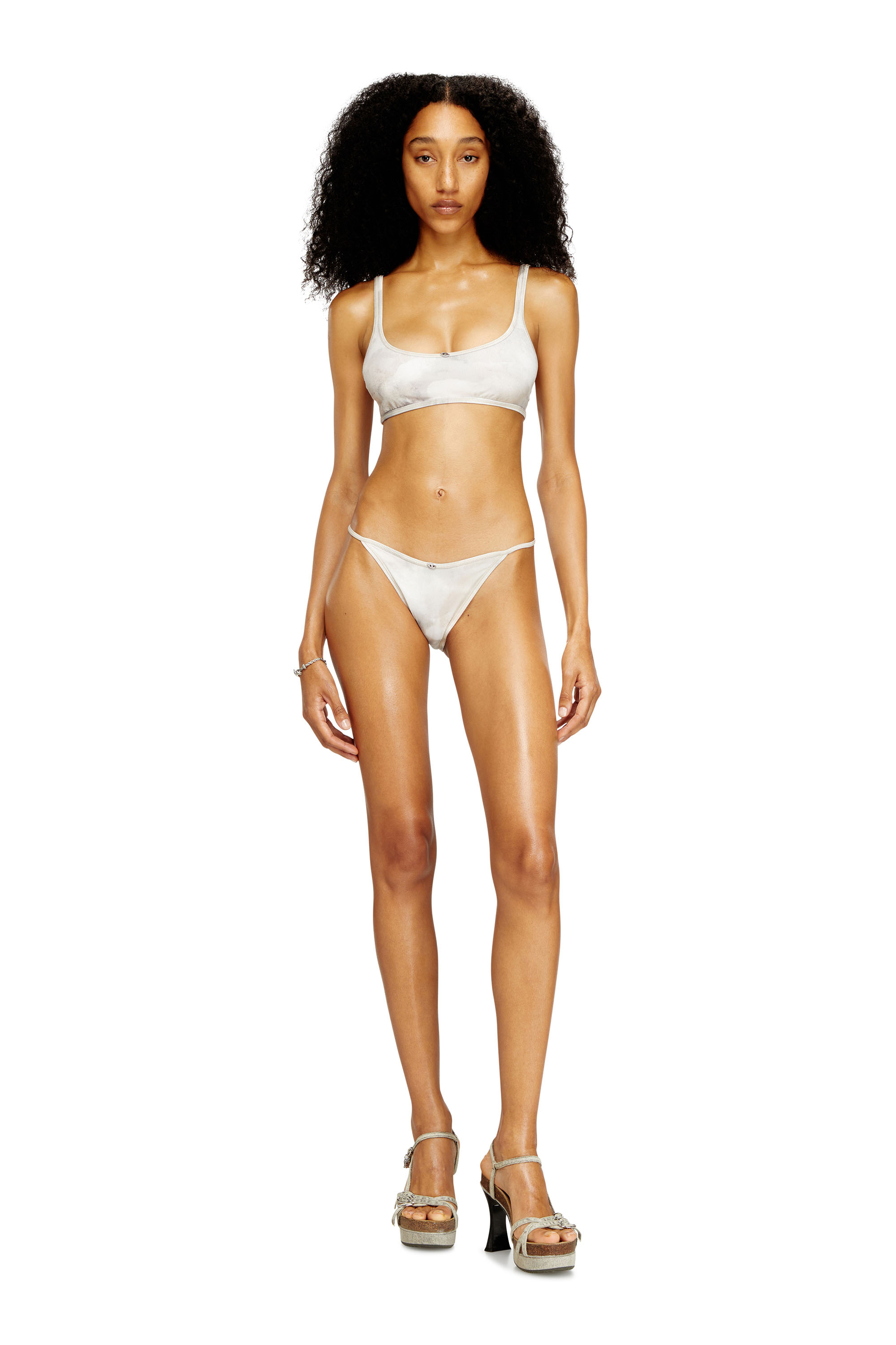 Diesel - UT-BRA-TOP-UTLT, Bikini top a coste con stampa camouflage Donna in Bianco - 2