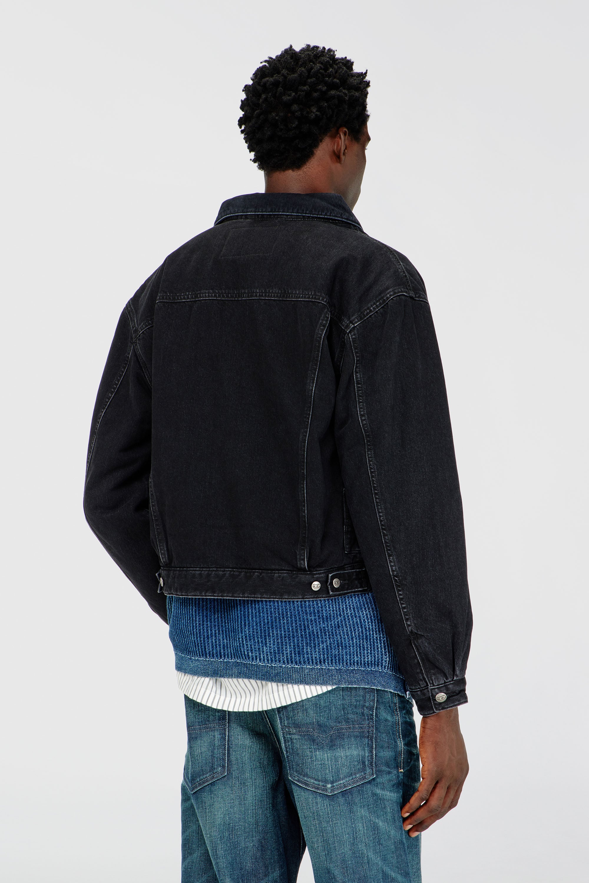 Diesel - D-RANGER-T, Giacca trucker imbottita in denim Unisex in Nero - 4