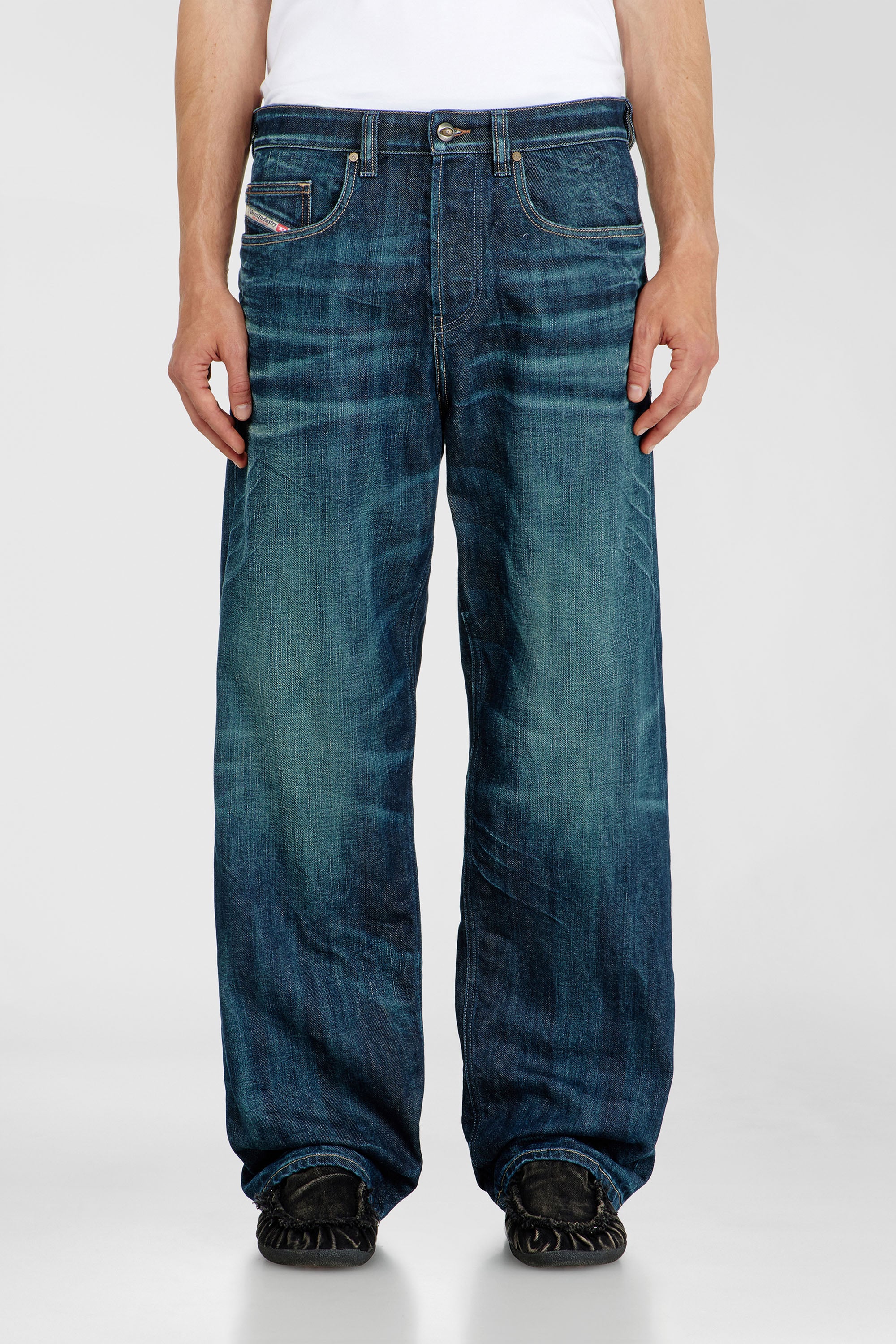 Diesel - Relaxed Jeans 2001 D-Macro 09Q04 Uomo, Blu Scuro - Image 1