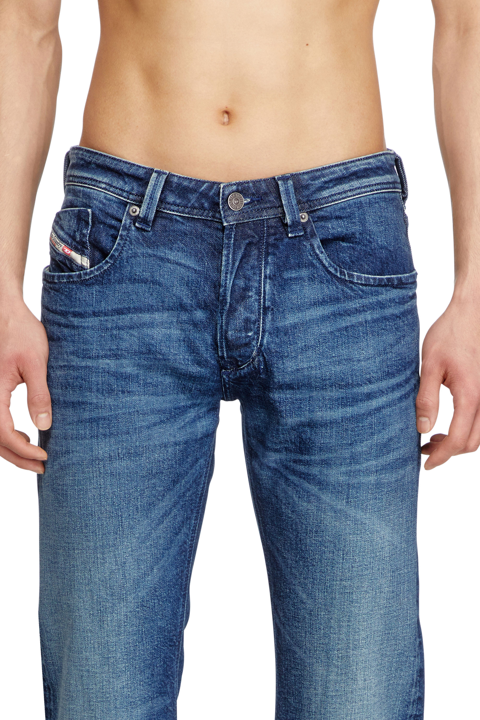 Diesel - Regular Jeans 1985 Larkee 09L51 Uomo, Blu Scuro - Image 5