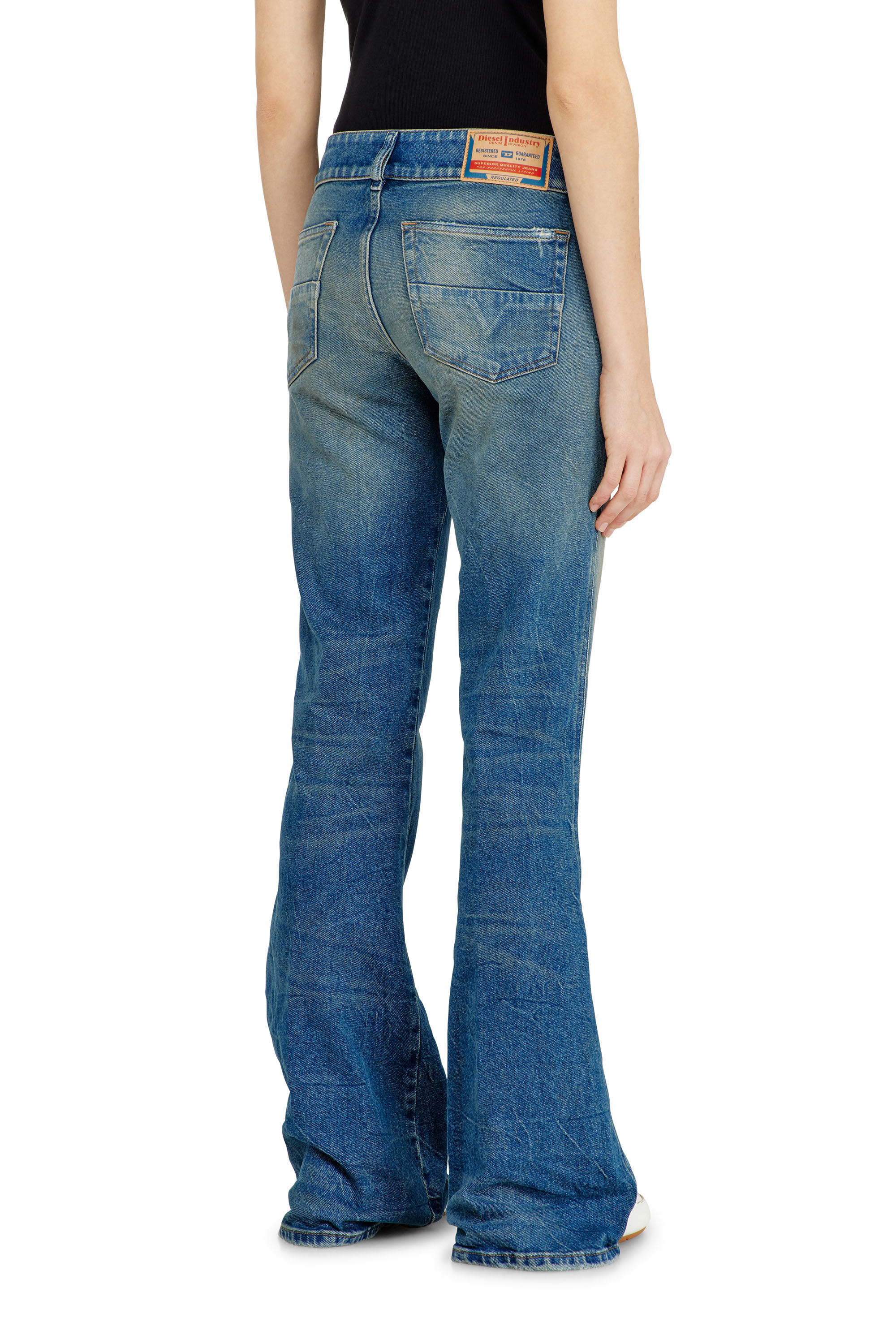 Diesel - Bootcut Jeans D-Hush 09N40 Donna, Blu medio - Image 5