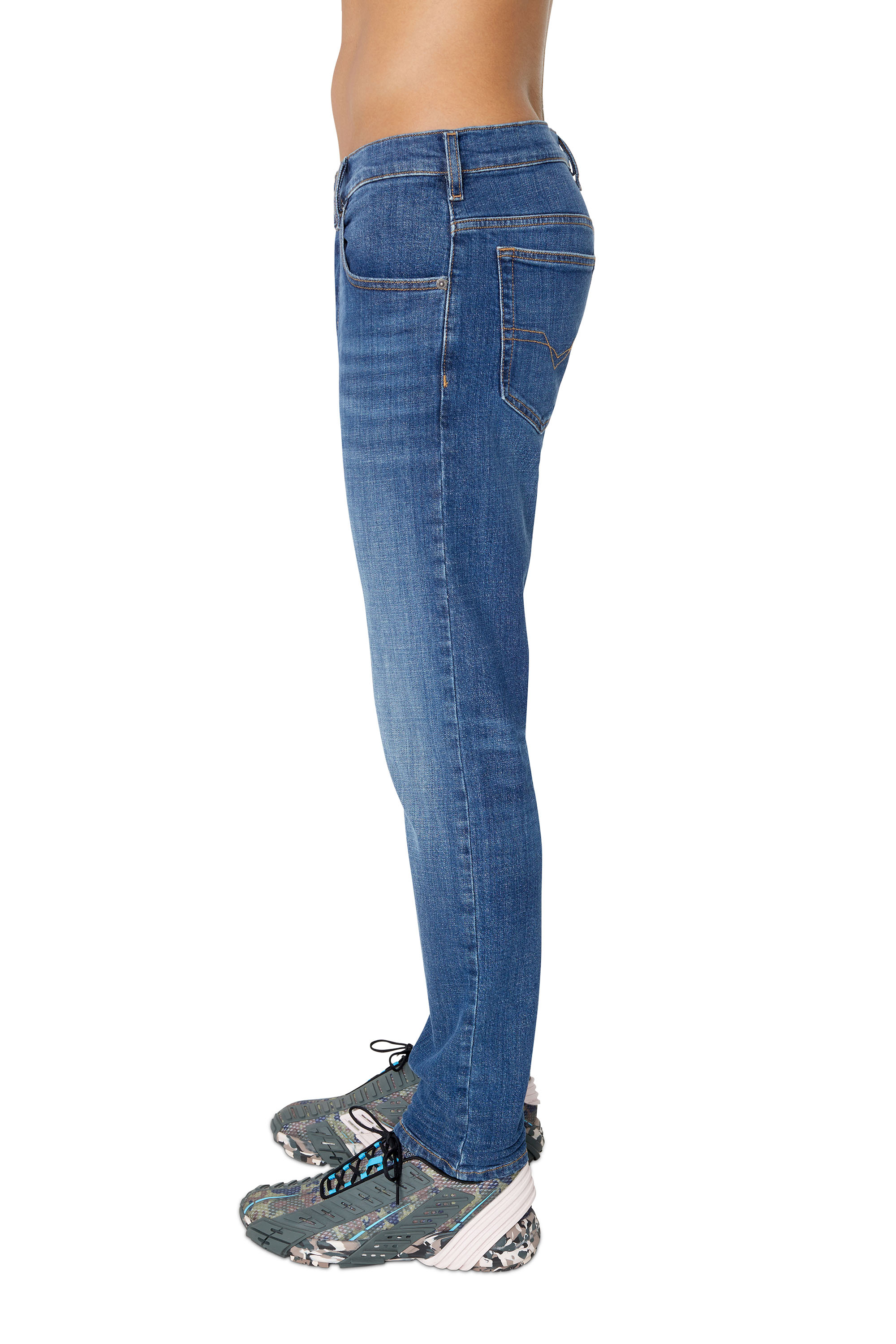 Diesel - D-Yennox 0IHAR Tapered Jeans, Blu Scuro - Image 4