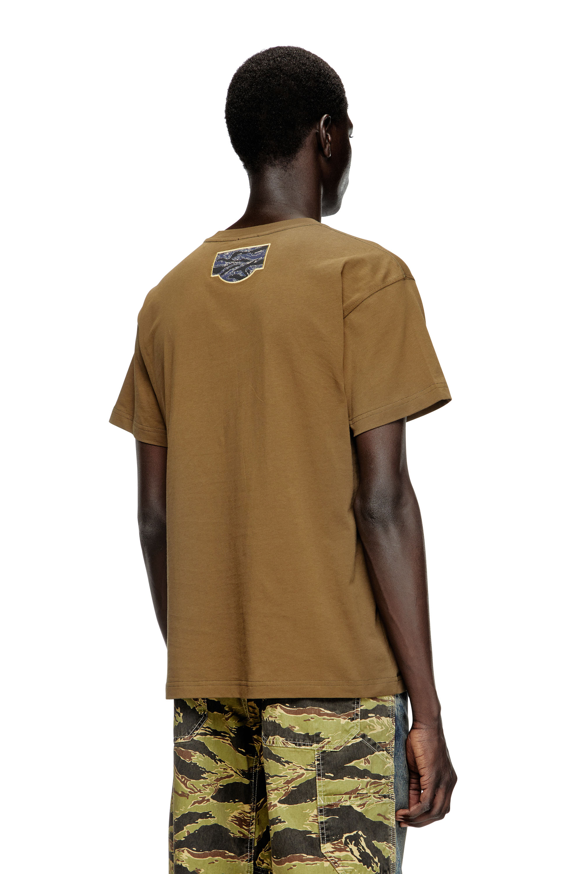 Diesel - T-NORM-T3, T-shirt camouflage con patch logo Uomo in Verde - 4