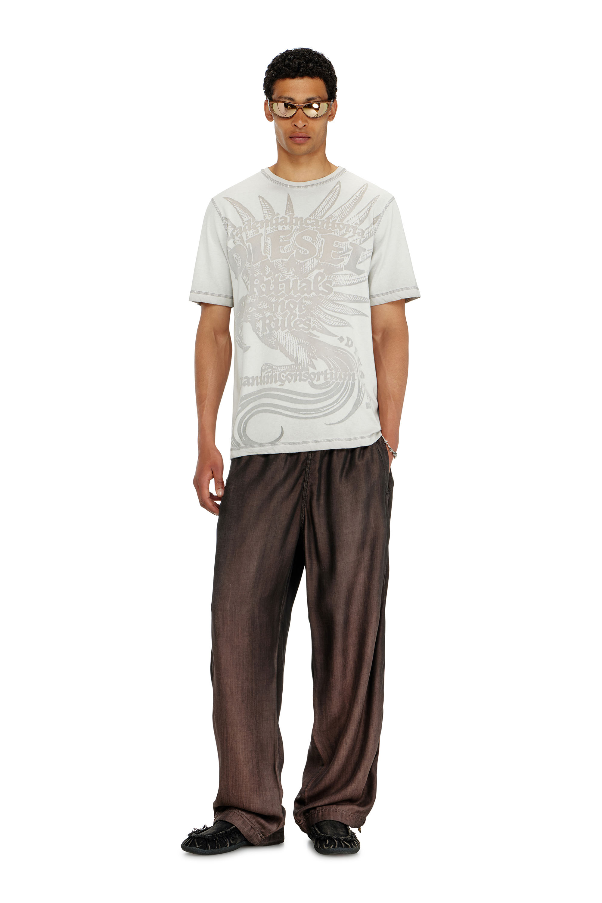 Diesel - T-RAWJUST-AA1, T-shirt in jersey con grafica in rilievo Uomo in Grigio - 2