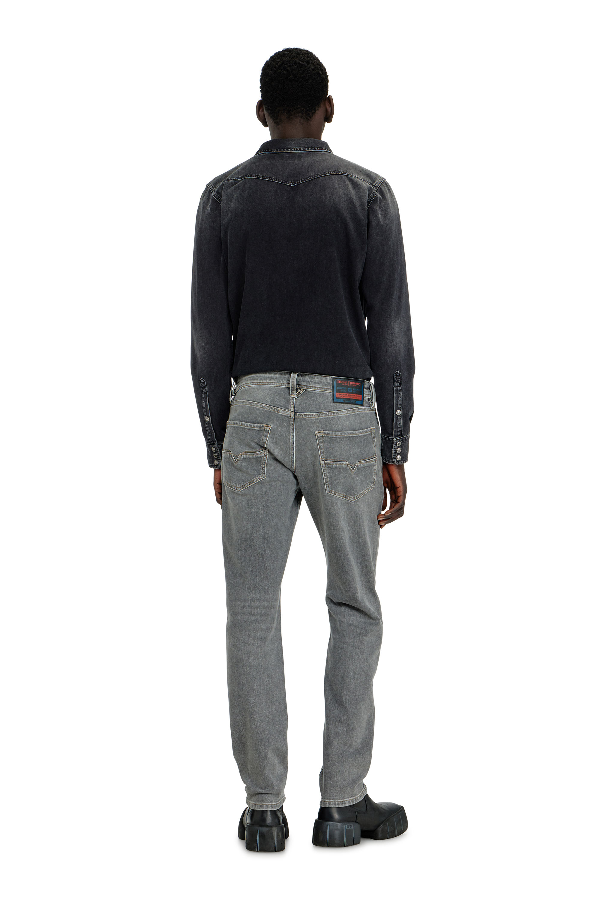 Diesel - Regular Jeans 1986 Larkee-Beex 0KBBI Uomo, Grigio - Image 3