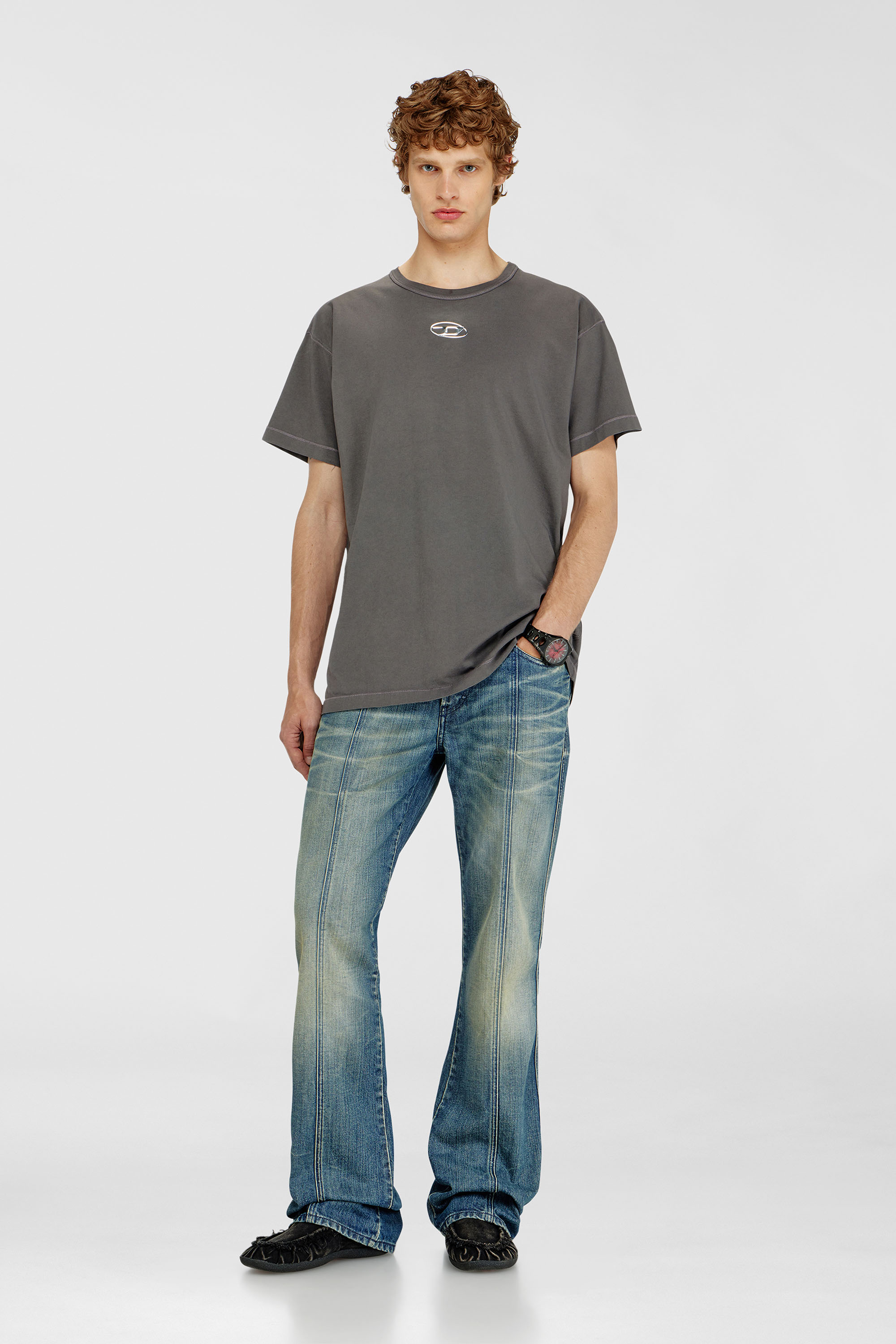 Diesel - T-NORM-IOD, T-shirt in cotone leggero con logo Oval D metallizzato Uomo in Grigio - 2