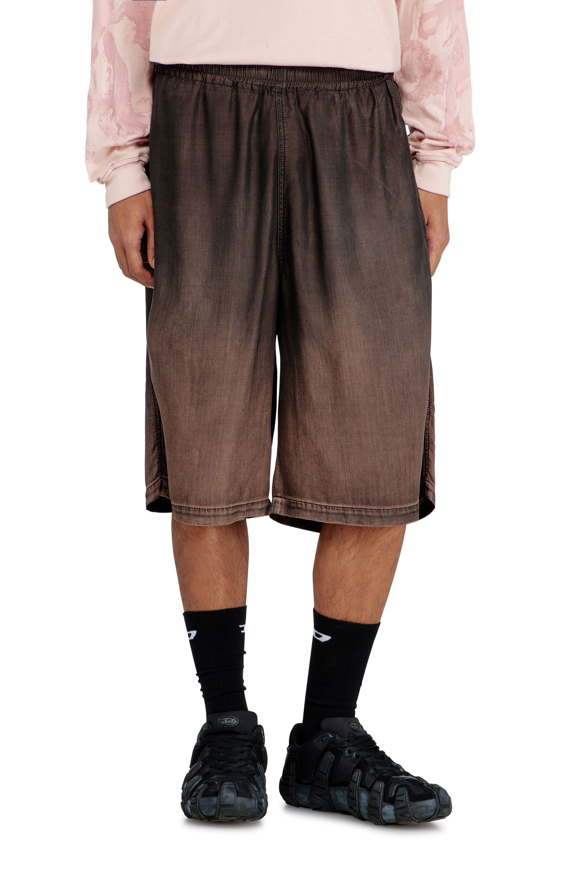 Diesel - D-RODER-SHORT-S, Bermuda relaxed in denim fluido spalmato Unisex in Marrone - 3