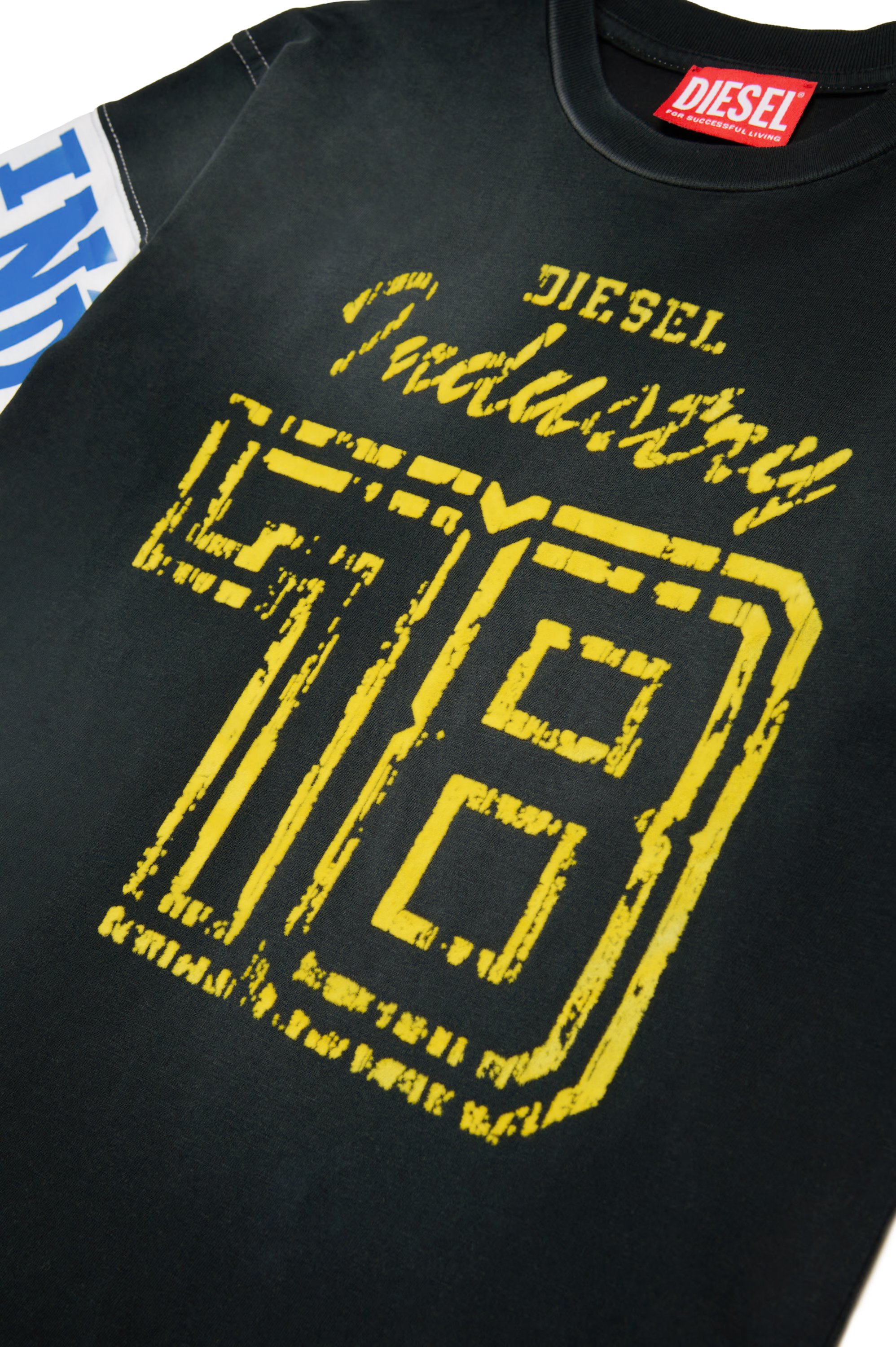 Diesel - TBOST OVER, T-shirt con dettagli sbiaditi Uomo in Nero - 4