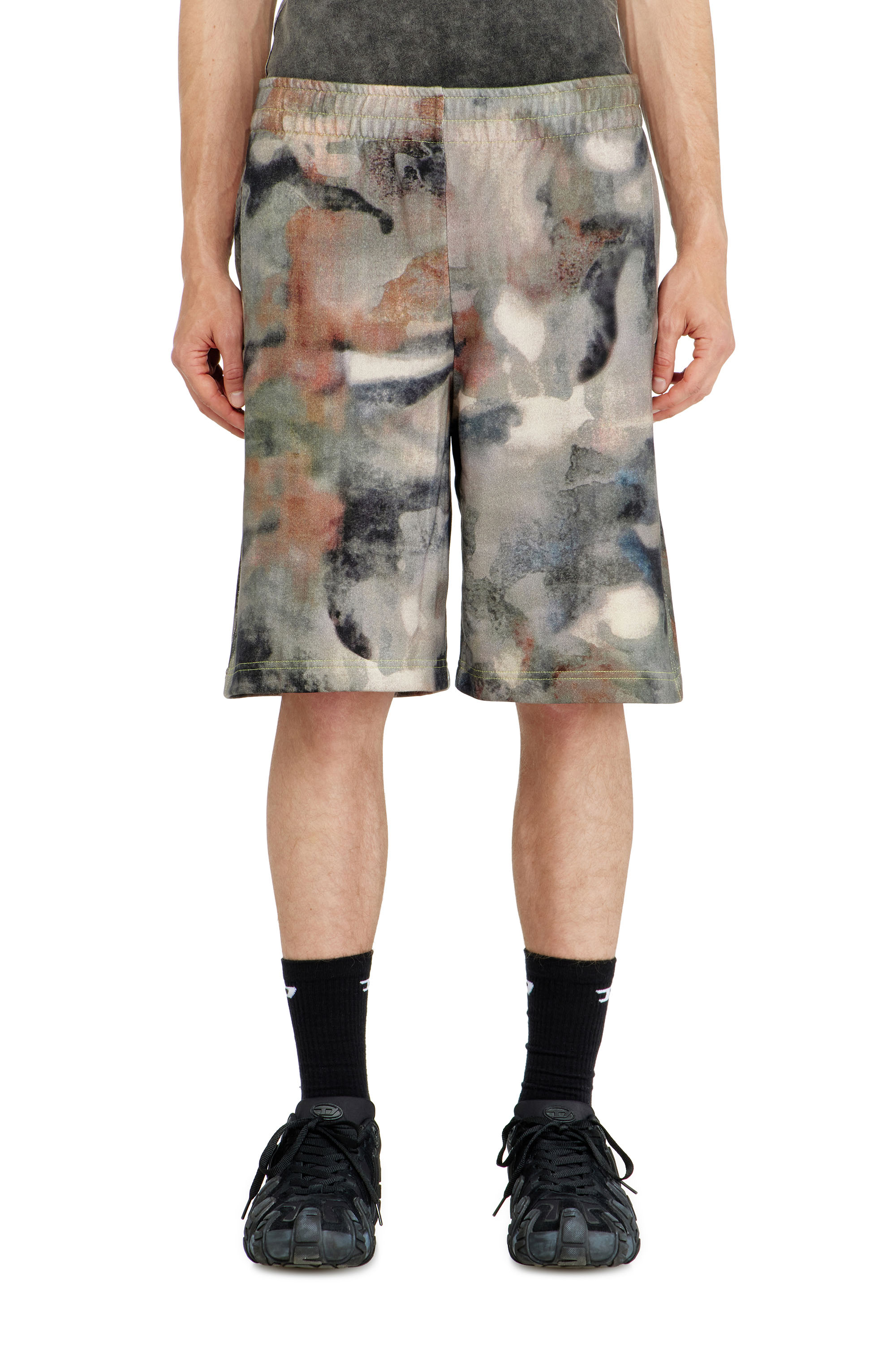 Diesel - P-CRONE-V1, Pantaloncini in felpa con stampa mimetica digitale Uomo in Multicolor - 2