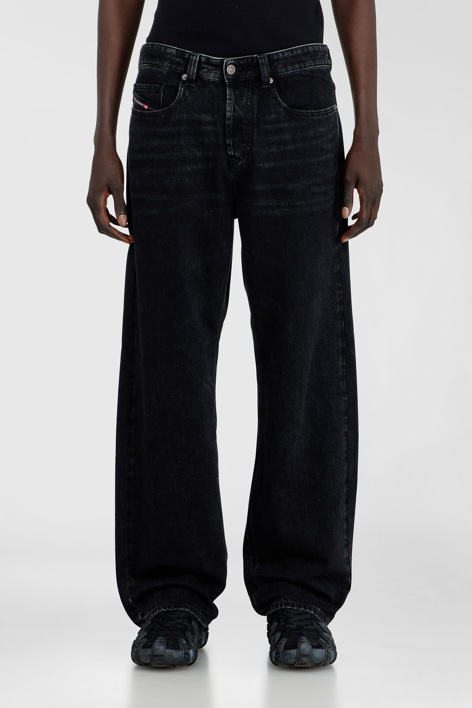 Diesel - Relaxed Jeans 2001 D-Macro 09P09 Uomo, Nero/Grigio scuro - Image 4